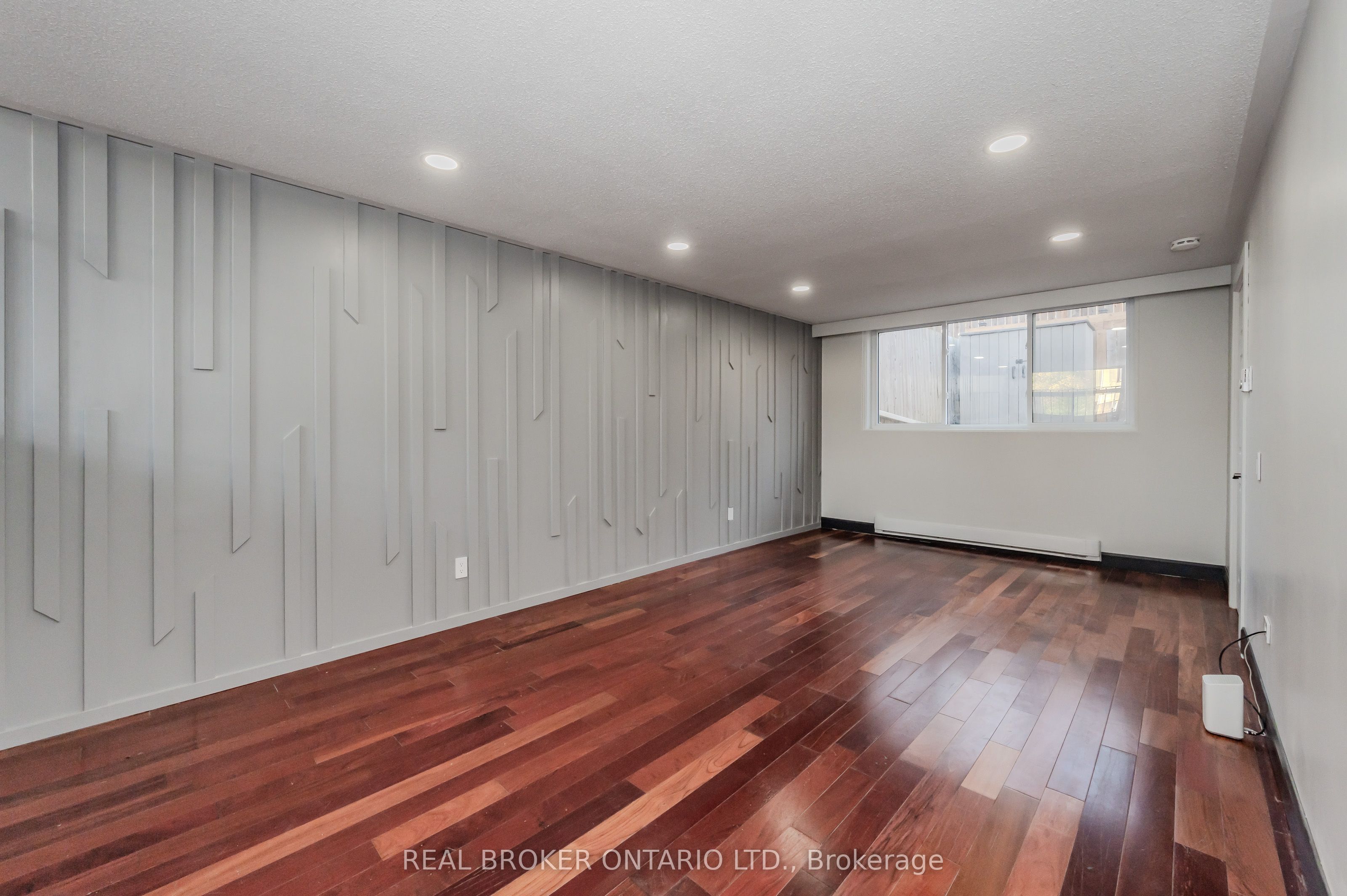 550 Parkview Crescent Property Photo 3