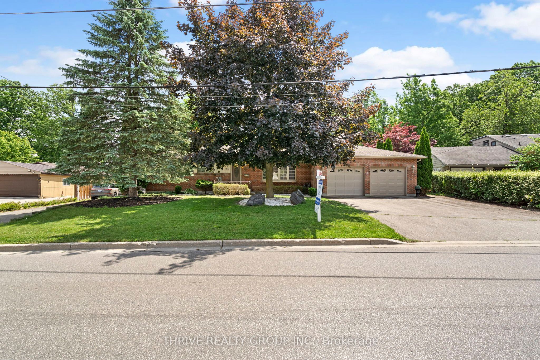 255 Ridgewood Crescent