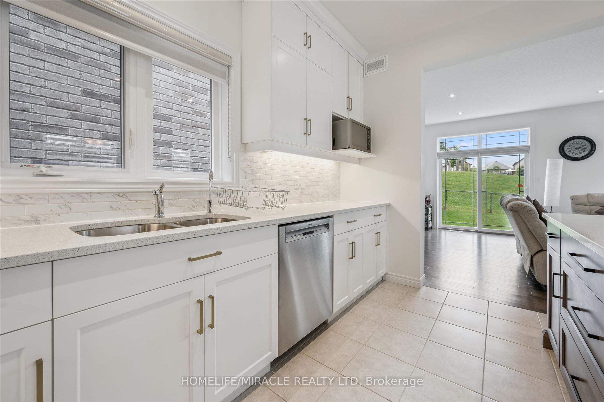 153 Rivertrail Avenue Property Photo 12