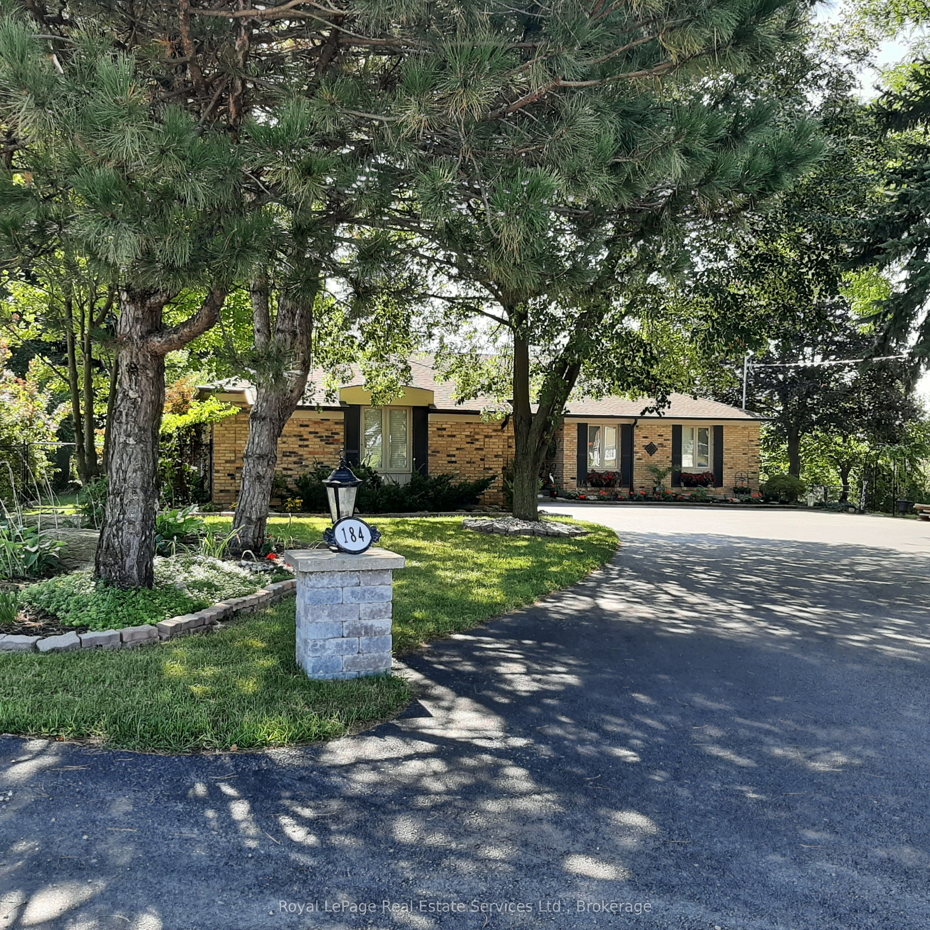 184 Dundas Street E Property Photo 2