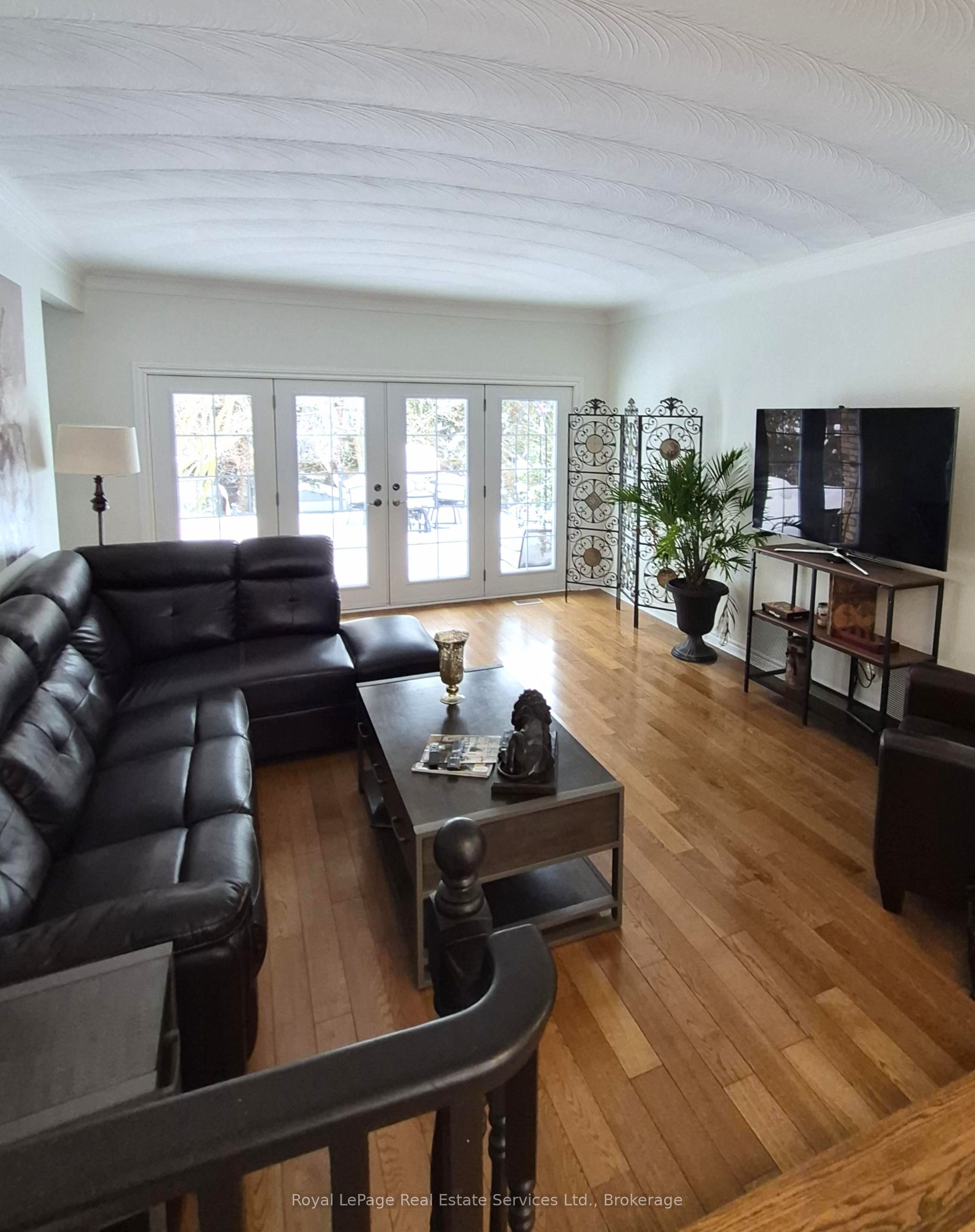 184 Dundas Street E Property Photo 9
