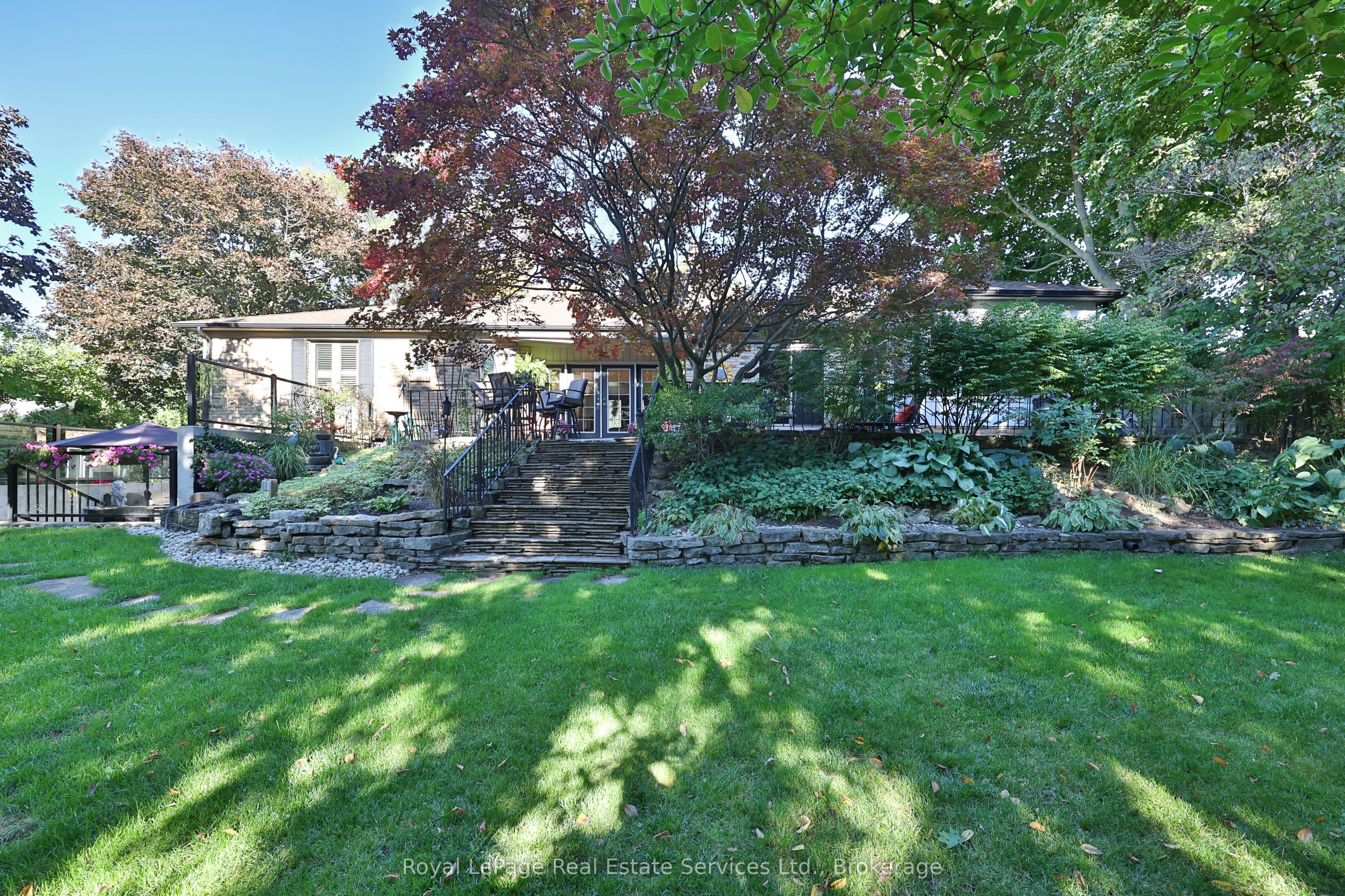 184 Dundas Street E Property Photo 36