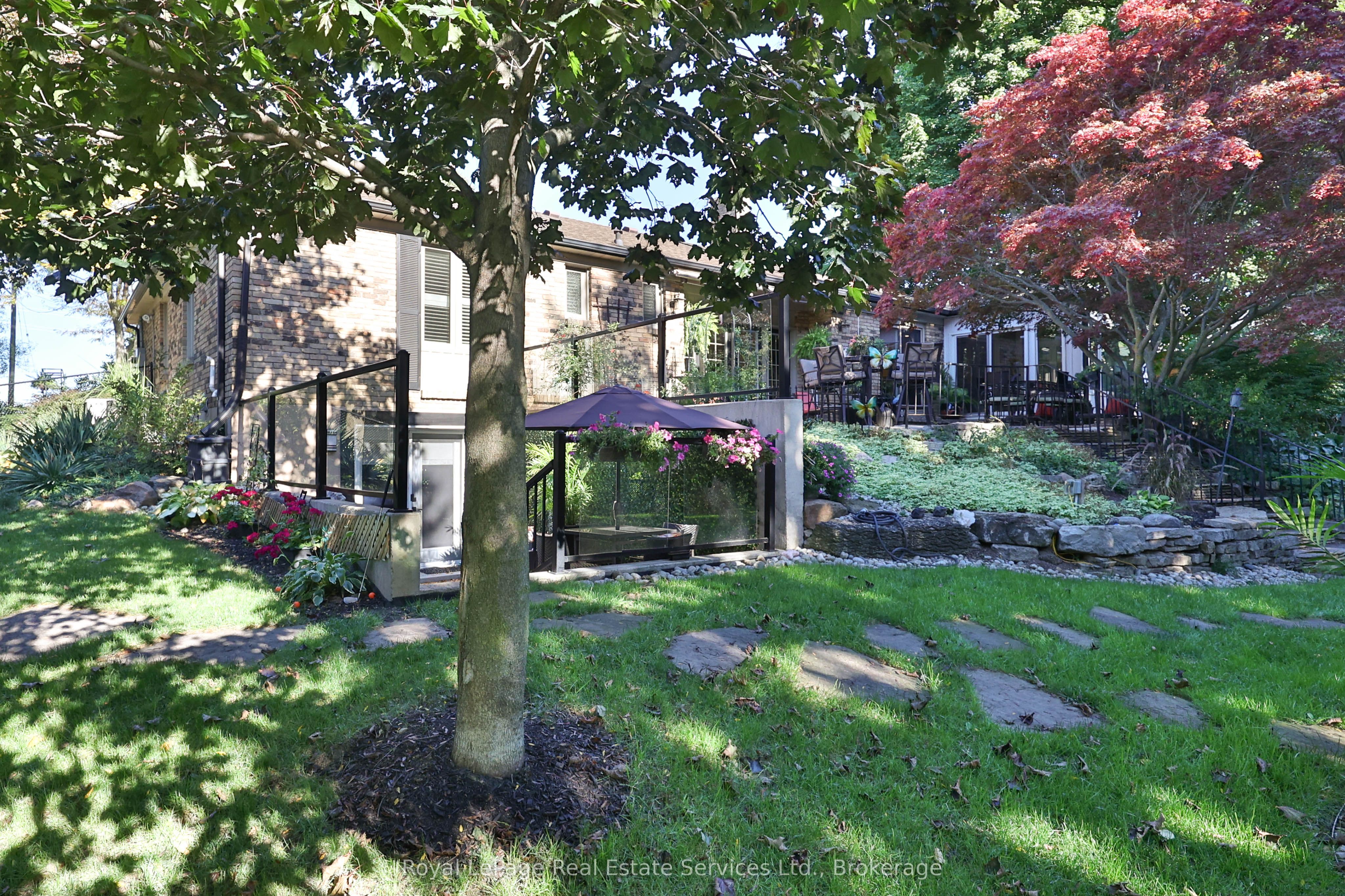 184 Dundas Street E Property Photo 37