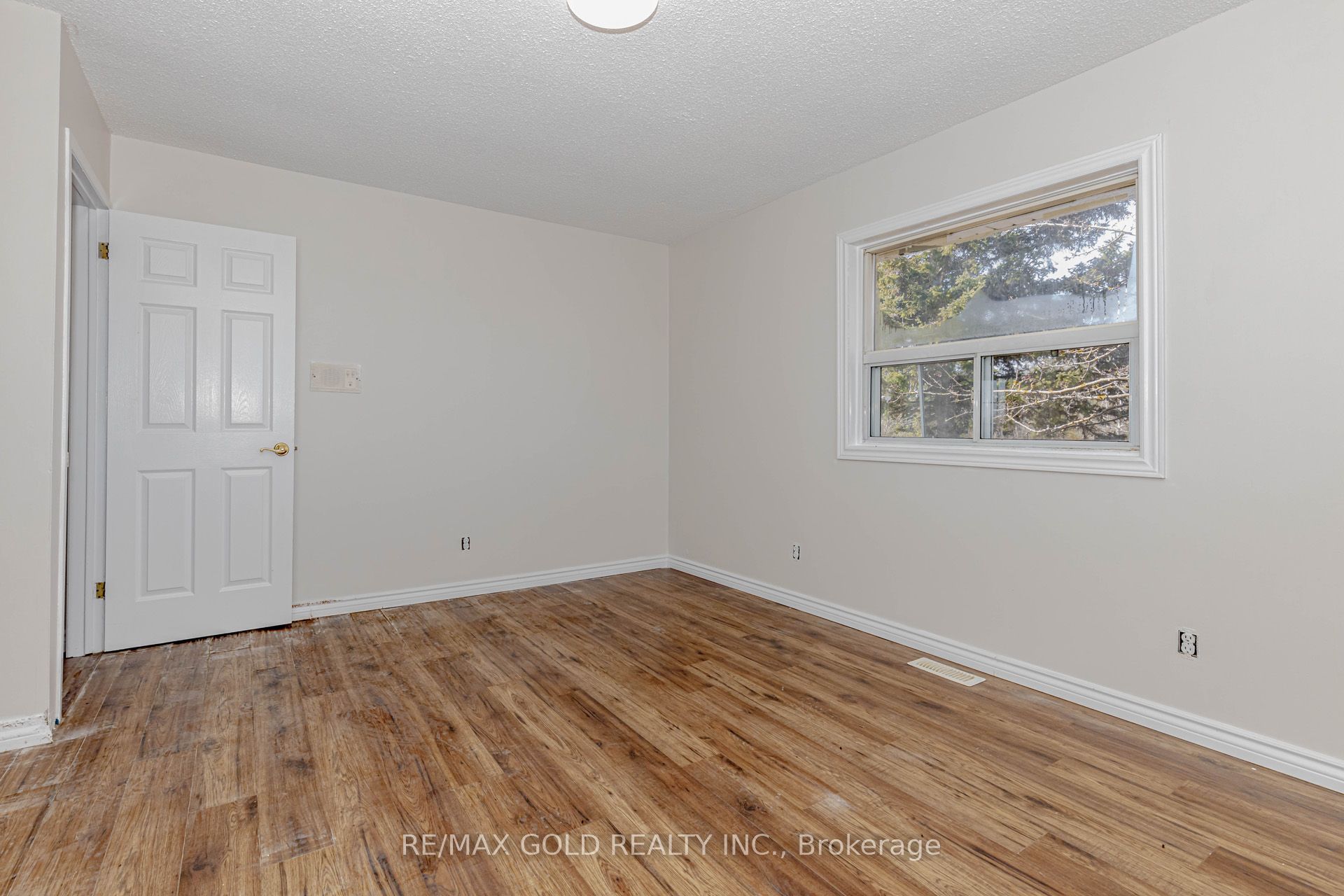 255505 9th Line Property Photo 23