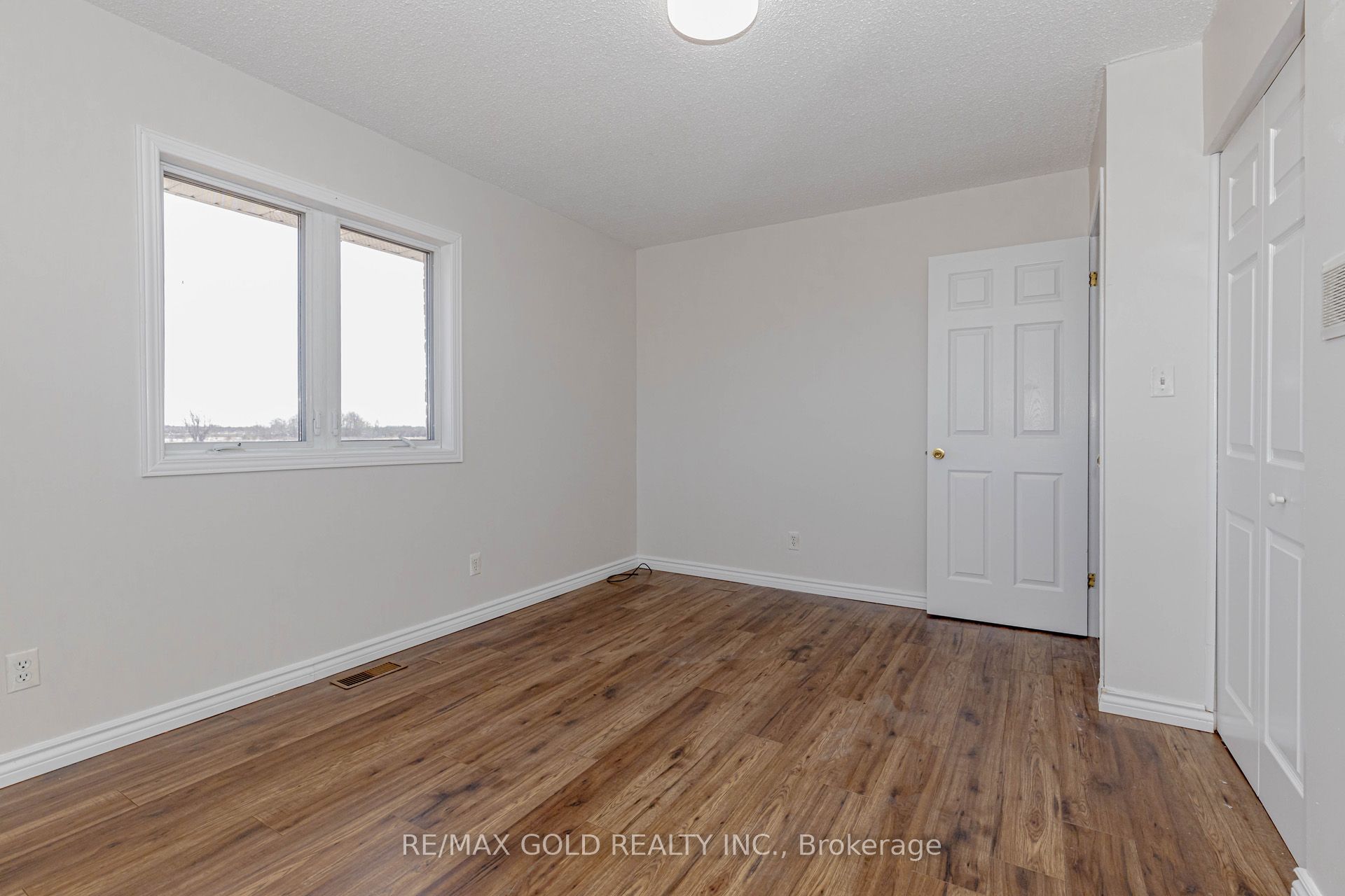 255505 9th Line Property Photo 26