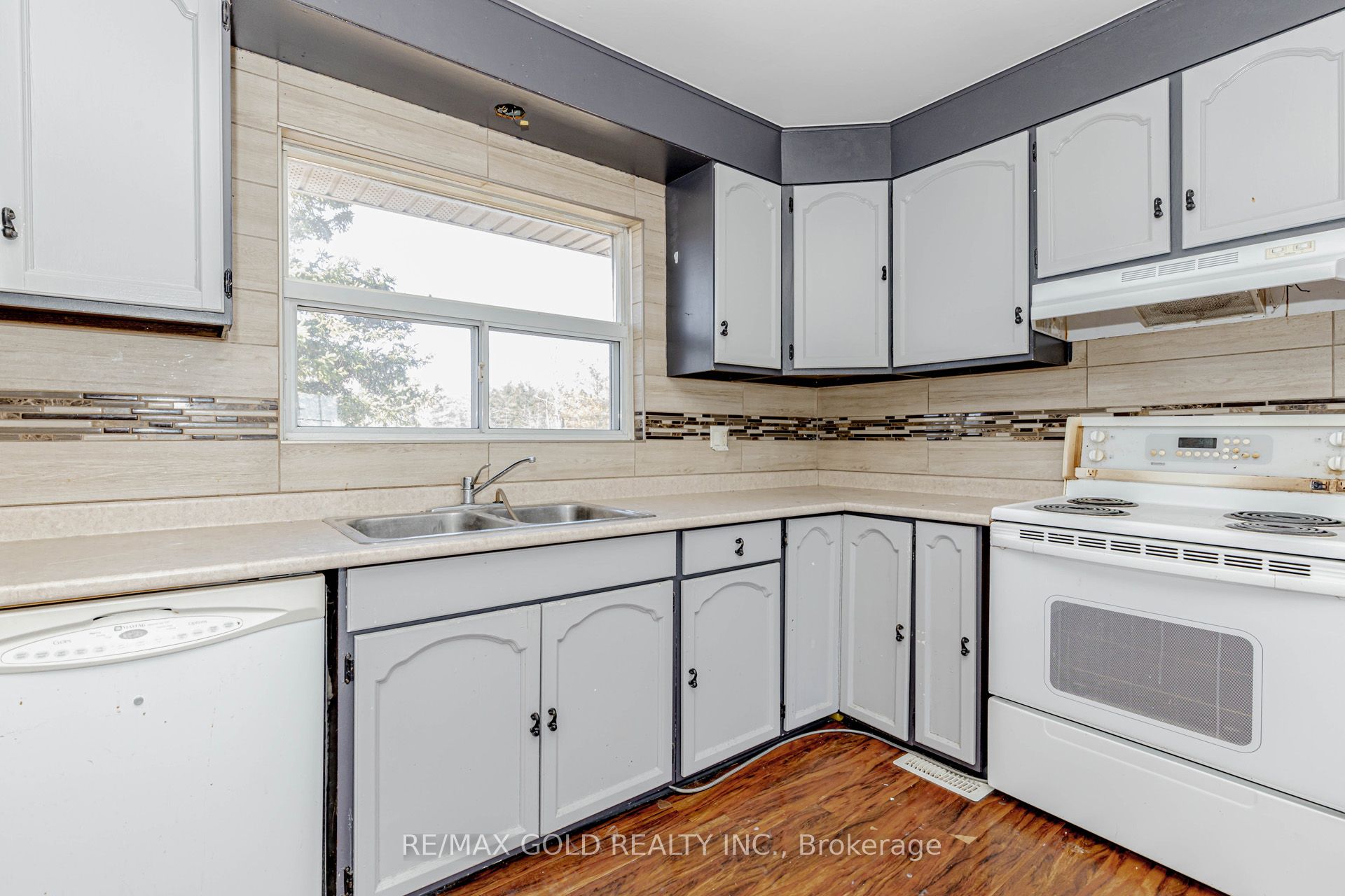255505 9th Line Property Photo 30