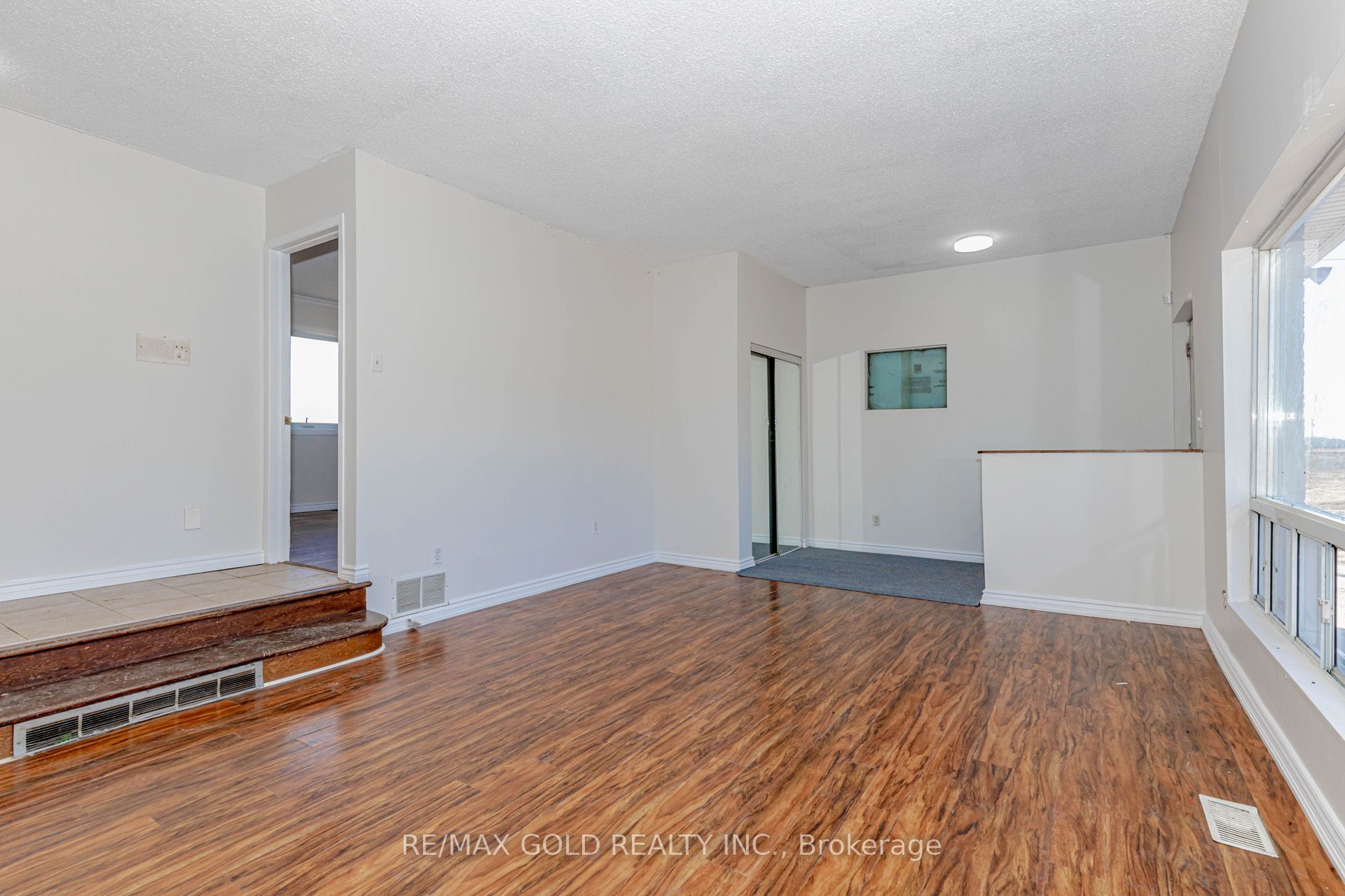 255505 9th Line Property Photo 37