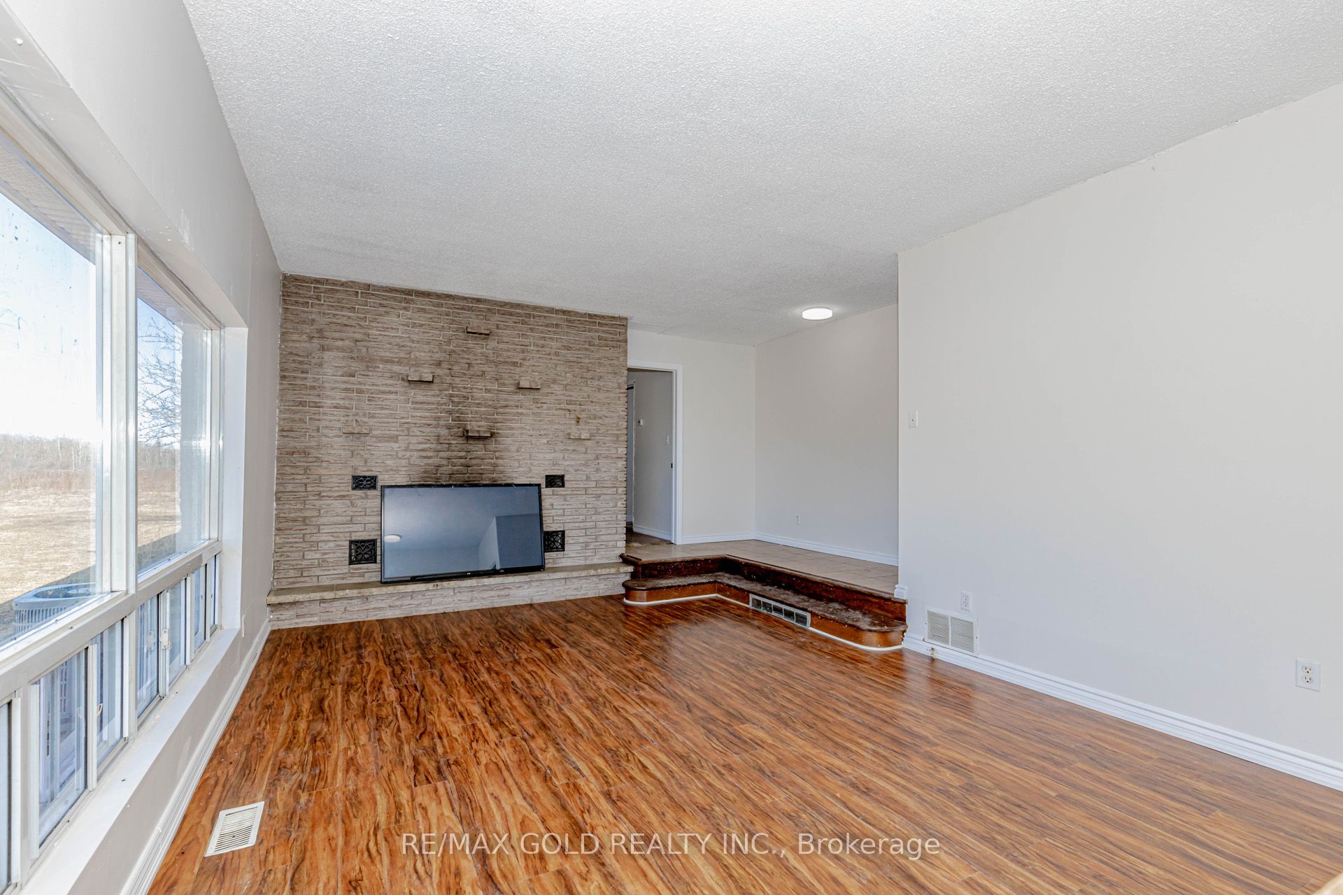 255505 9th Line Property Photo 38