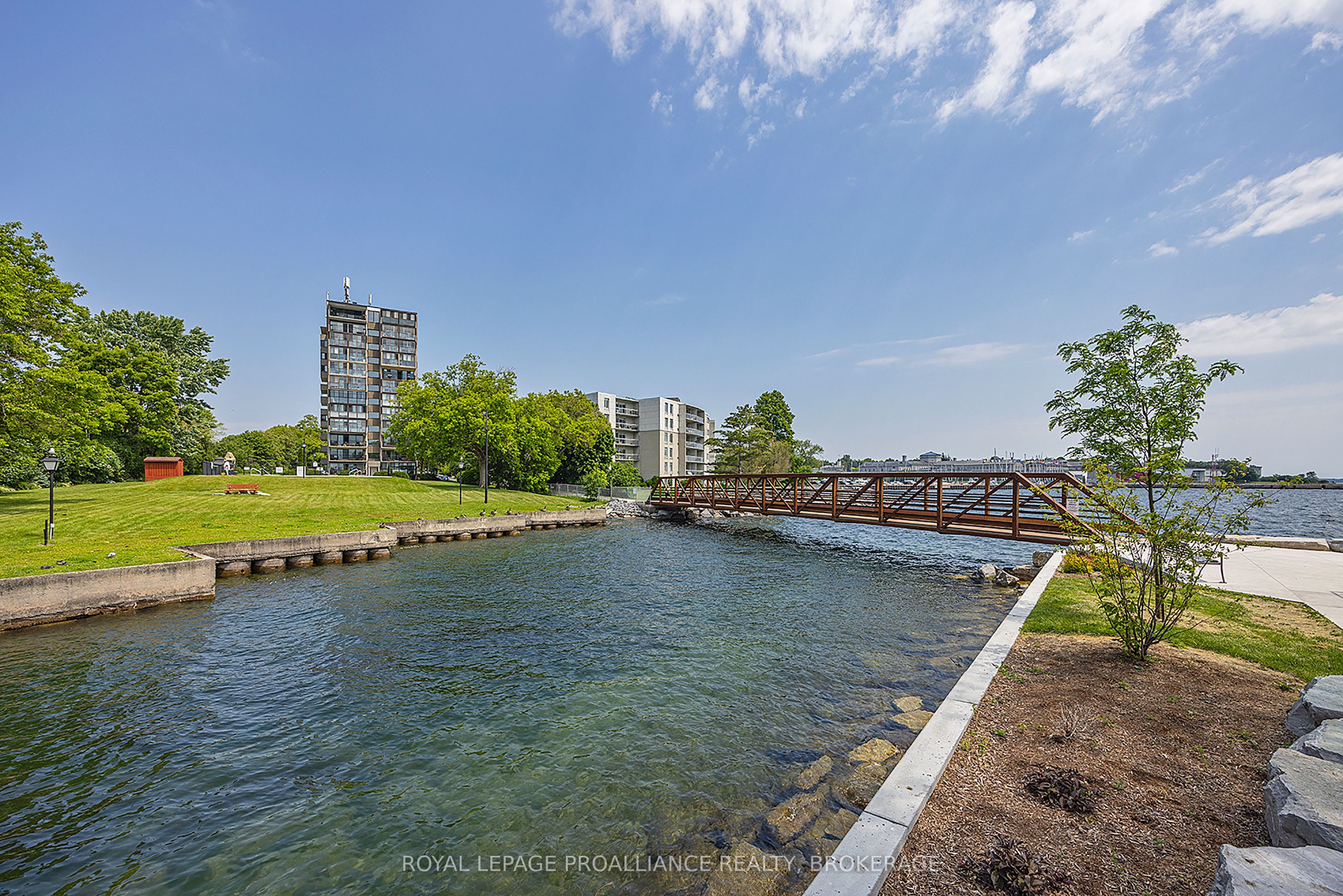 2 Mowat Avenue 806 Property Photo 2