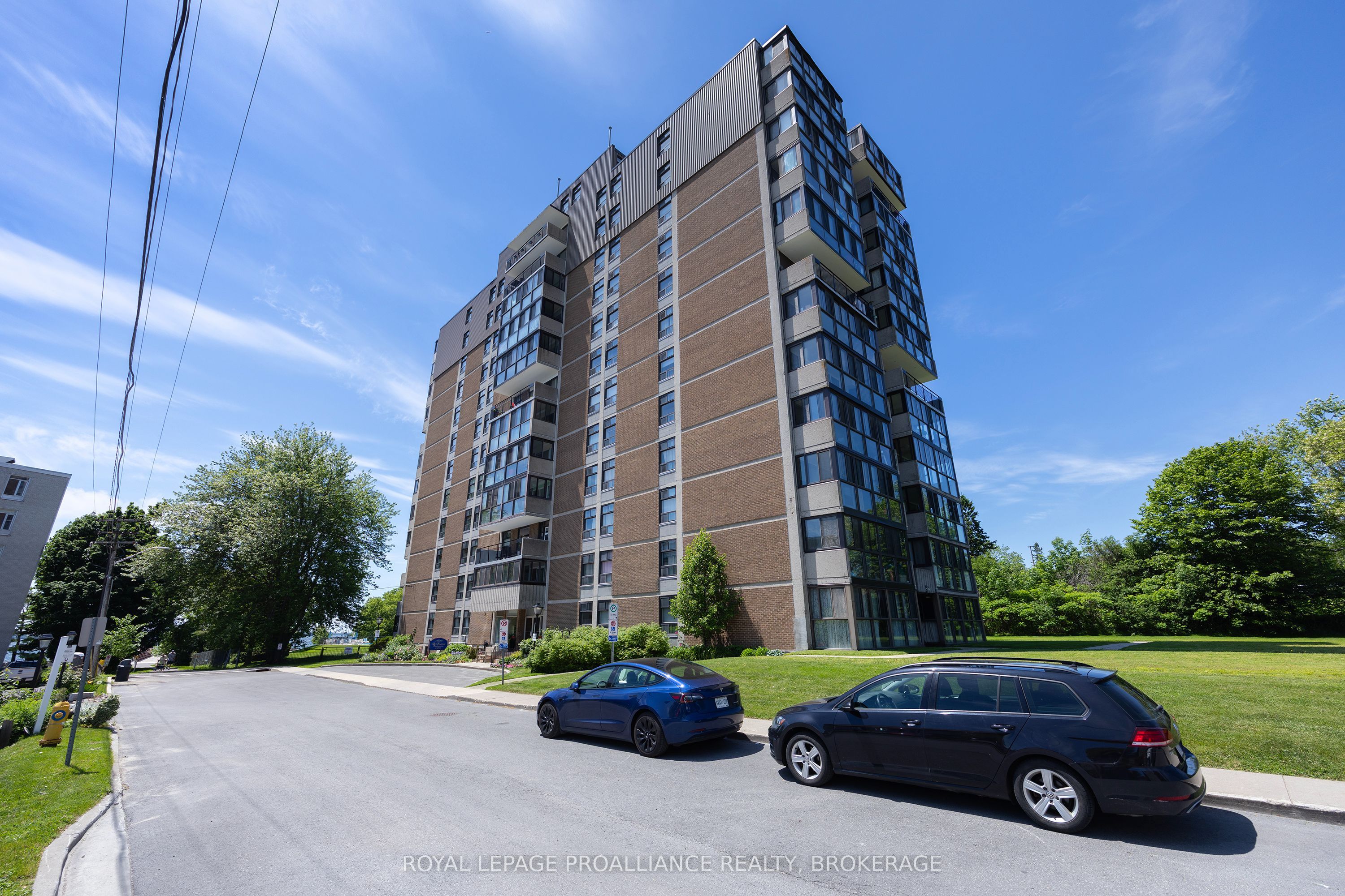 2 Mowat Avenue 806 Property Photo 4