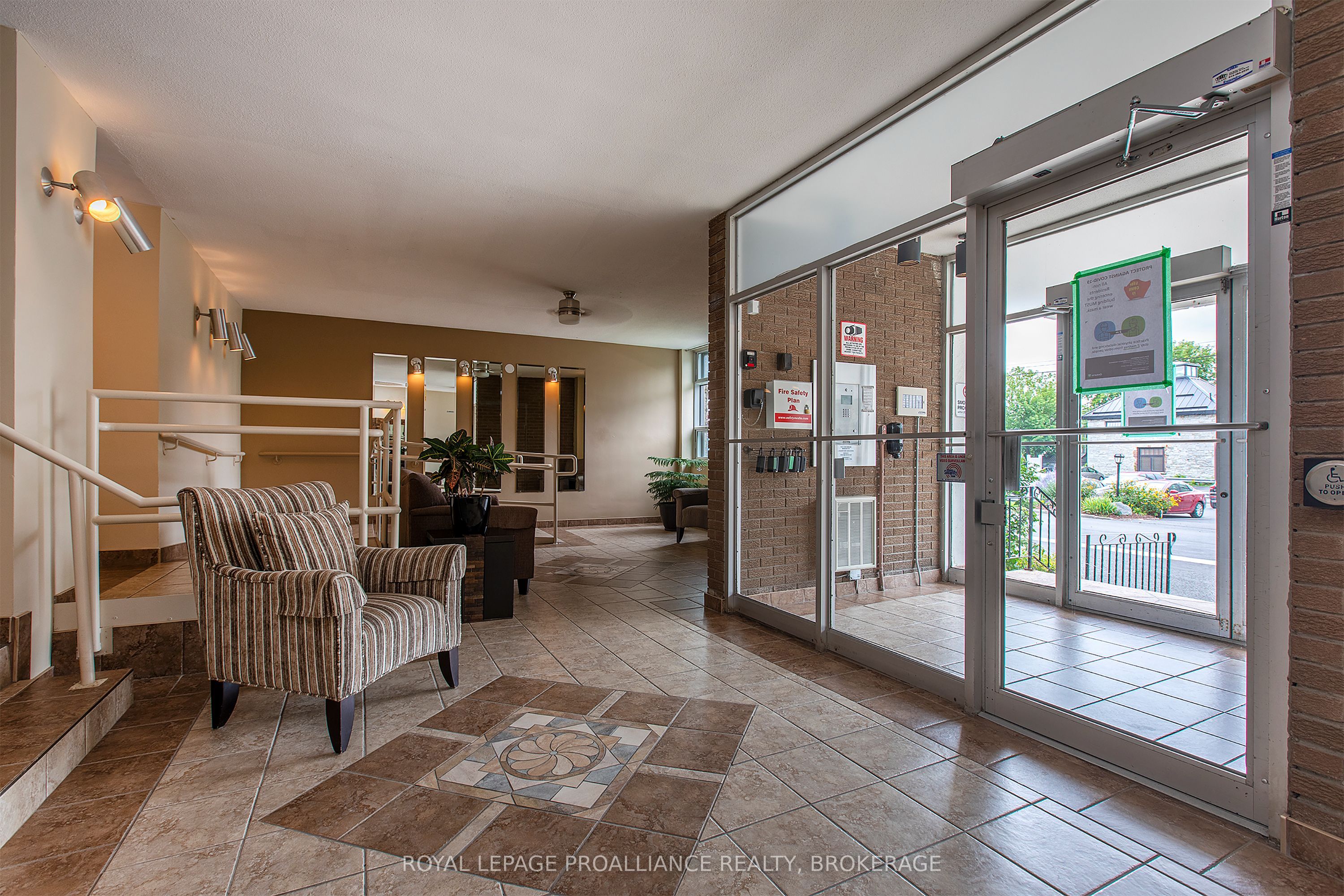 2 Mowat Avenue 806 Property Photo 6