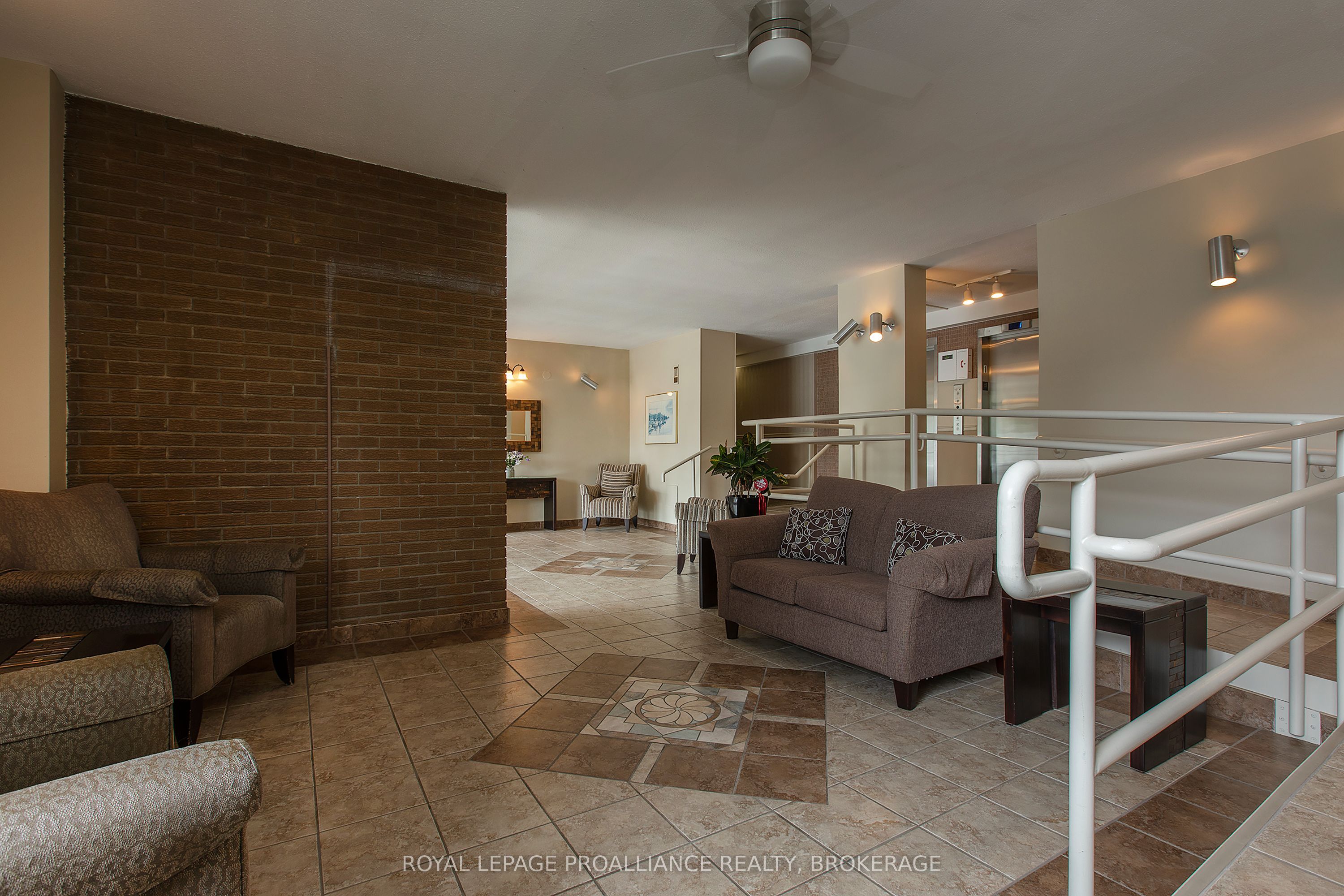 2 Mowat Avenue 806 Property Photo 7