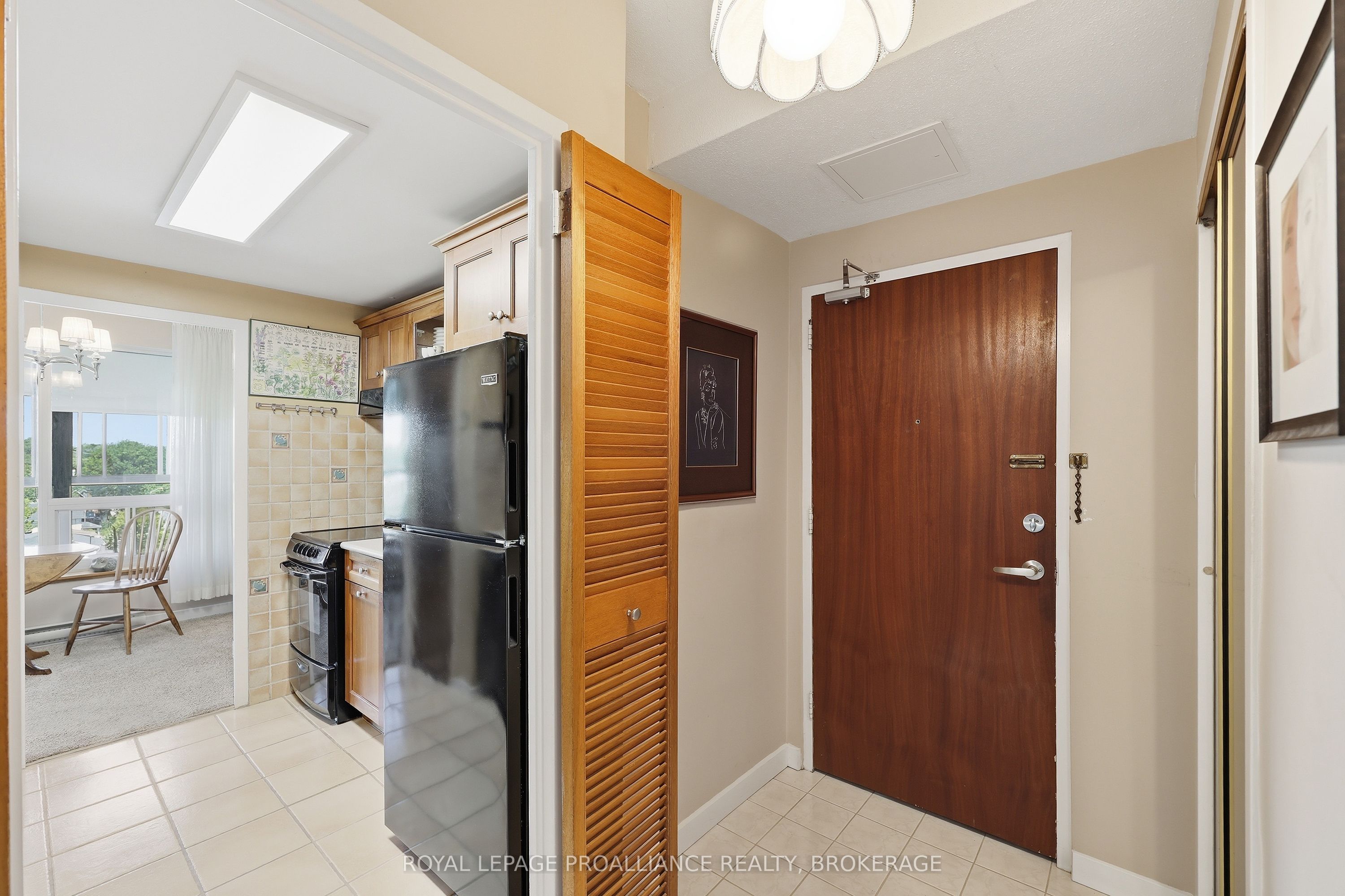 2 Mowat Avenue 806 Property Photo 13