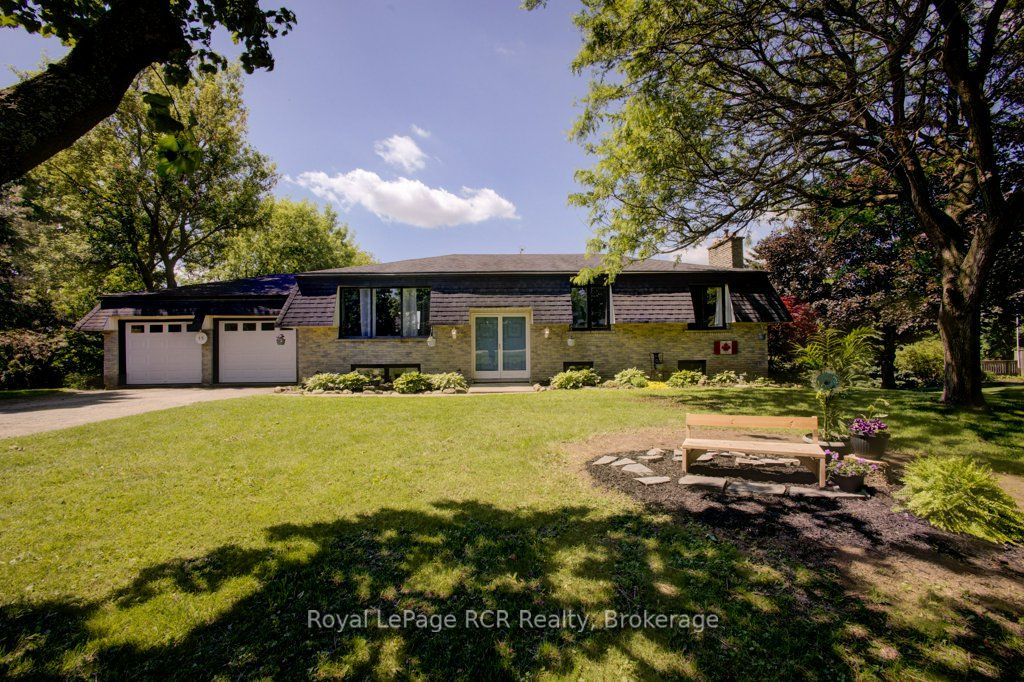 15 Booth Street E Property Photo 1