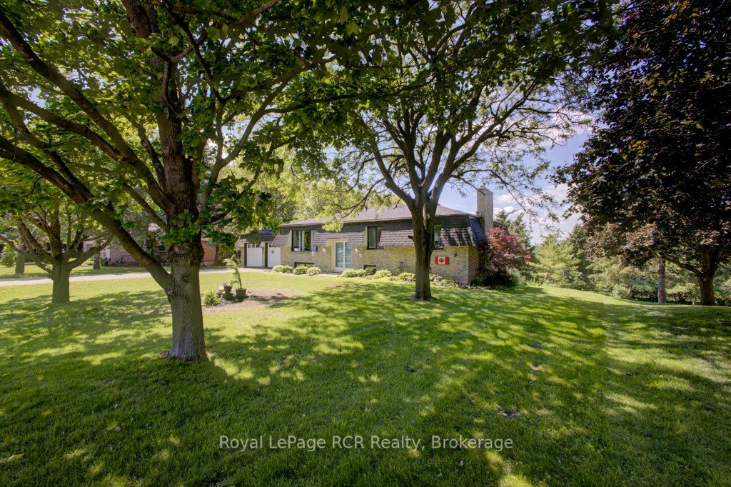 15 Booth Street E Property Photo 3