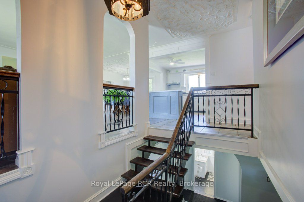 15 Booth Street E Property Photo 6