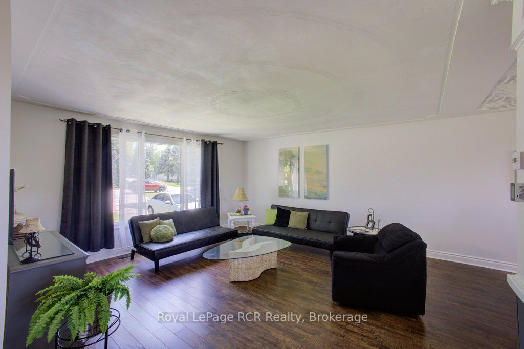 15 Booth Street E Property Photo 7