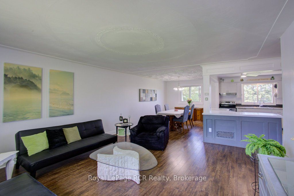 15 Booth Street E Property Photo 8