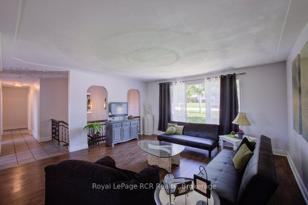 15 Booth Street E Property Photo 9