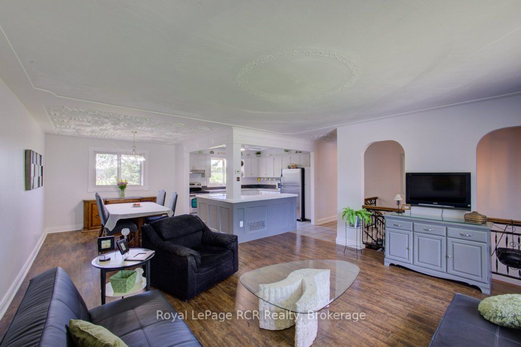 15 Booth Street E Property Photo 10