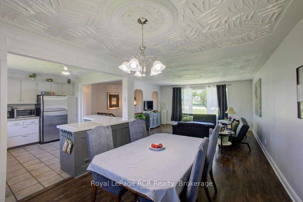 15 Booth Street E Property Photo 13