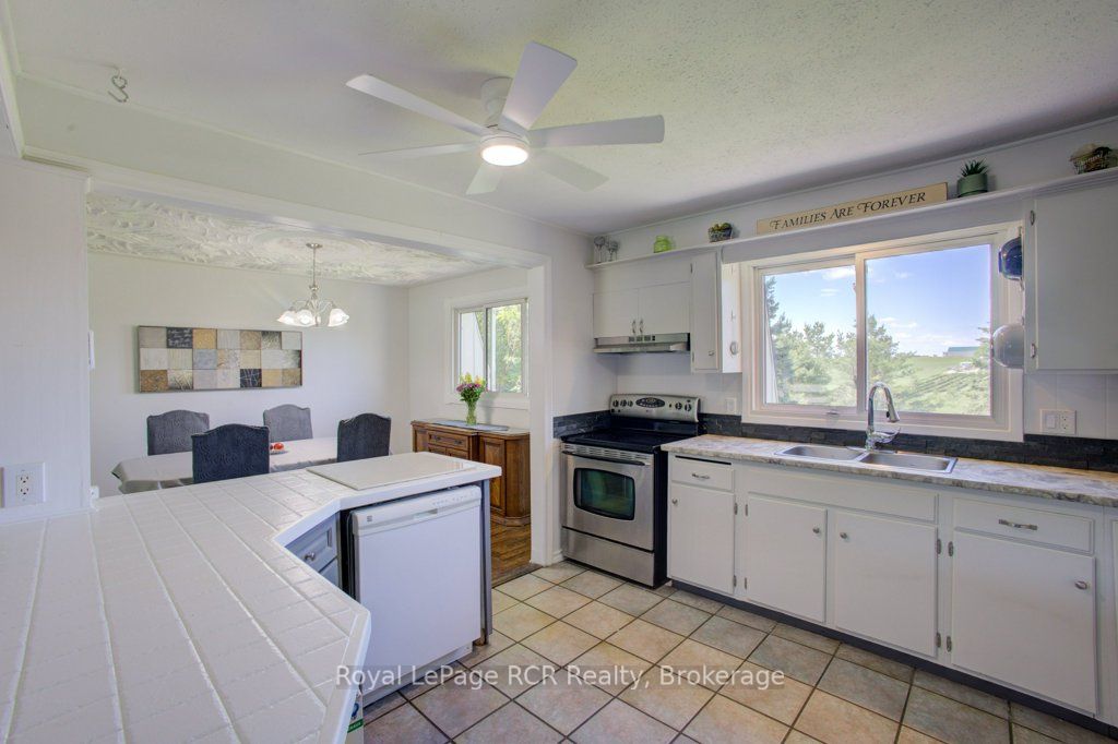 15 Booth Street E Property Photo 17