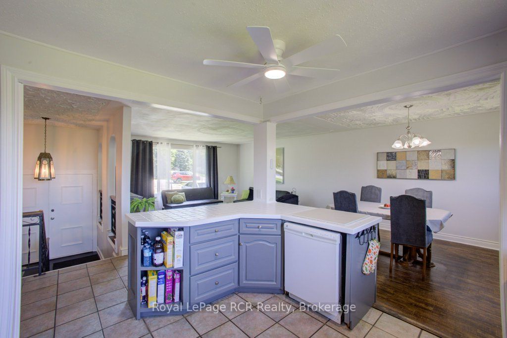 15 Booth Street E Property Photo 18