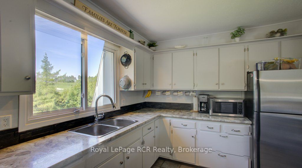 15 Booth Street E Property Photo 19