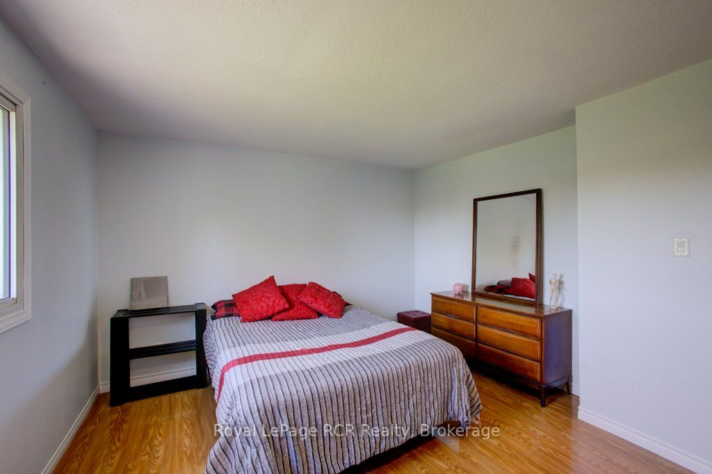 15 Booth Street E Property Photo 22