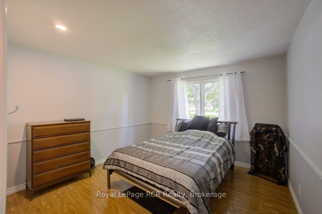 15 Booth Street E Property Photo 23