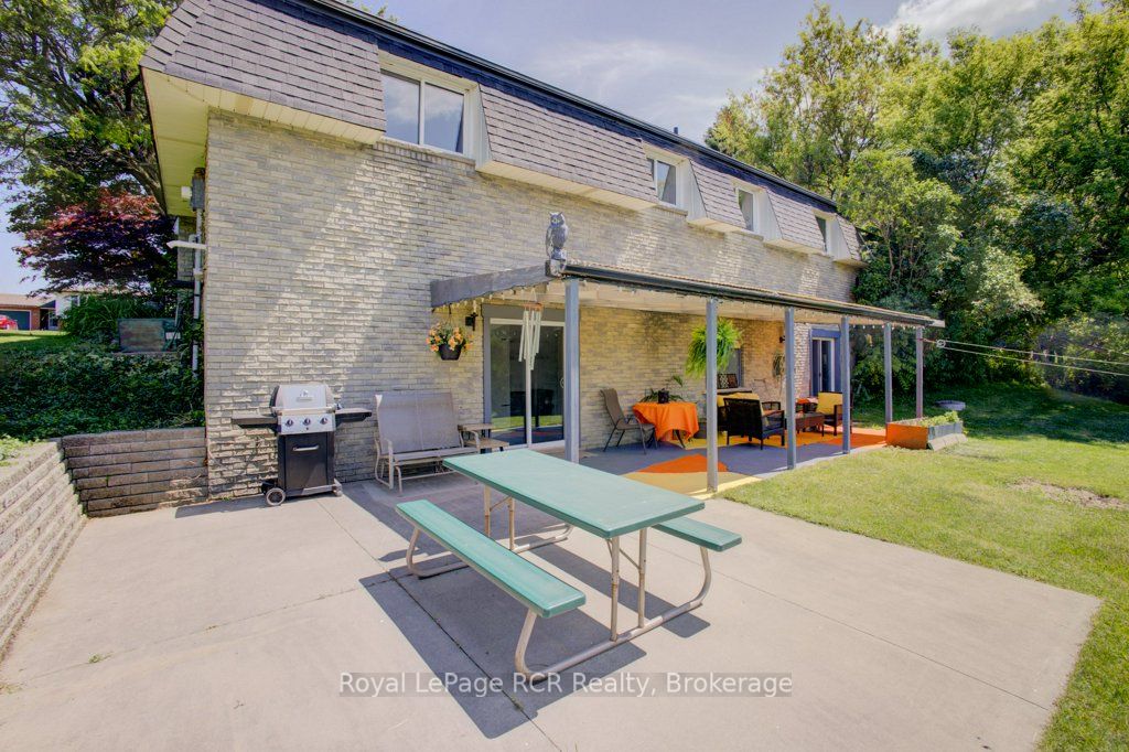 15 Booth Street E Property Photo 35