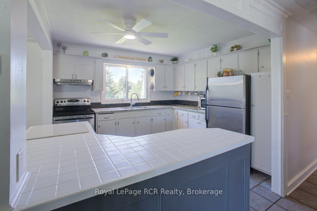 15 Booth Street E Property Photo 48