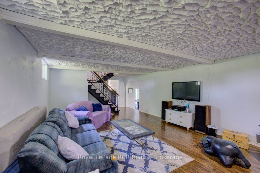 15 Booth Street E Property Photo 49