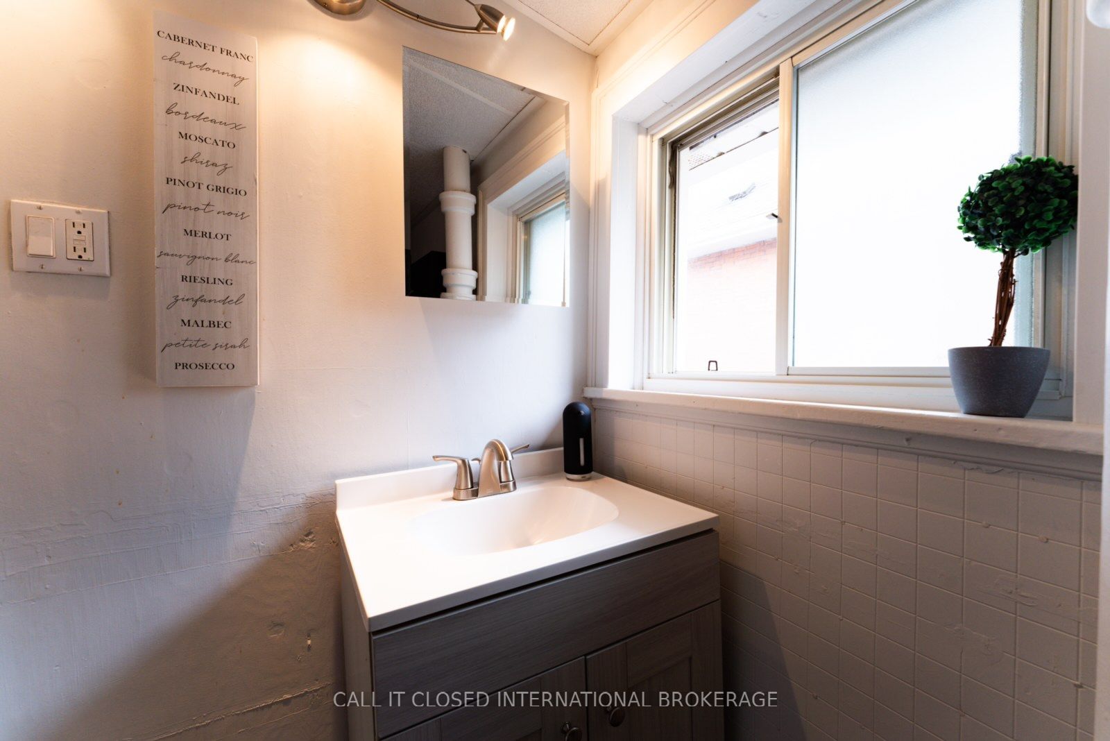 326 Smith Street Property Photo 23