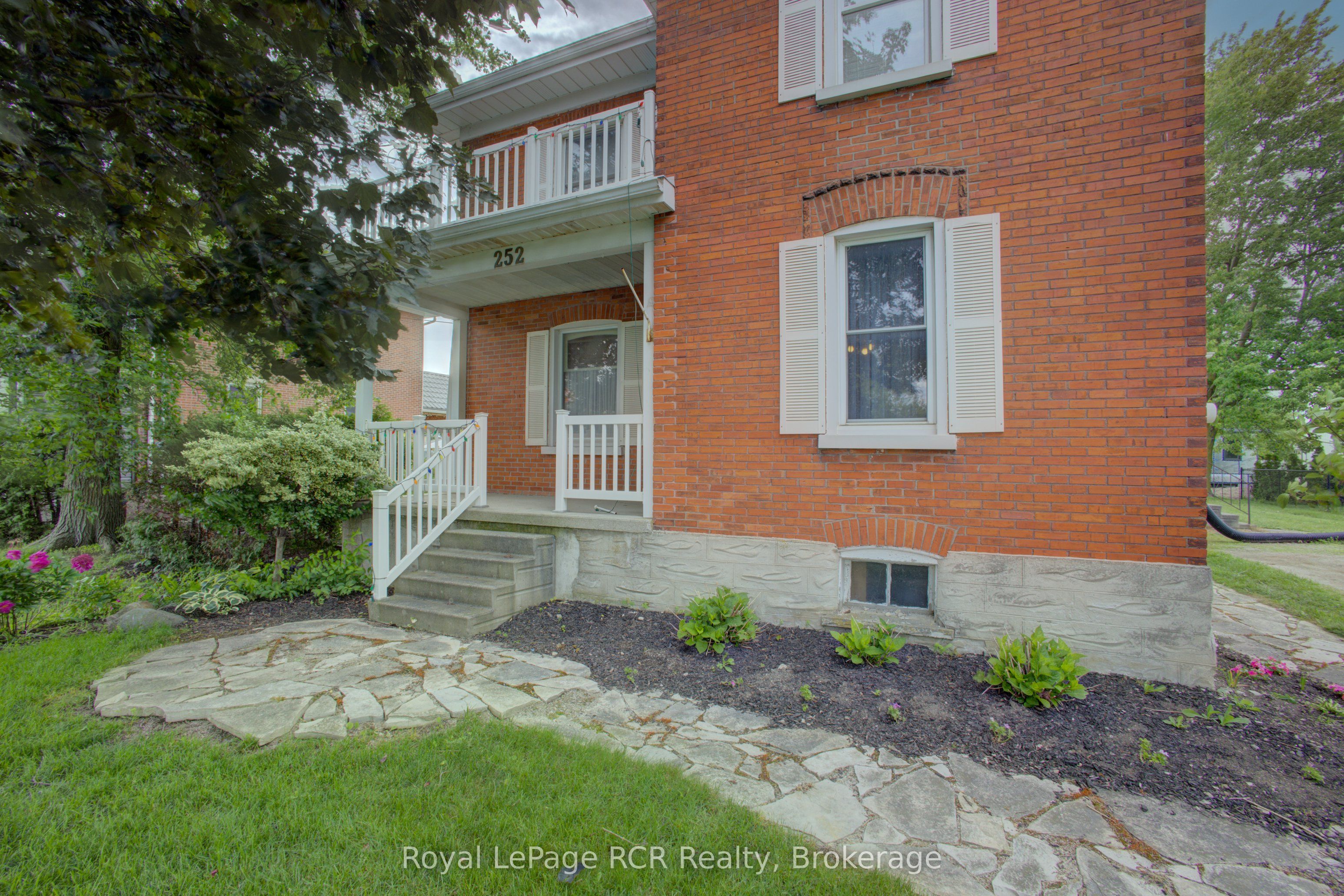 252 Main Street Property Photo 2