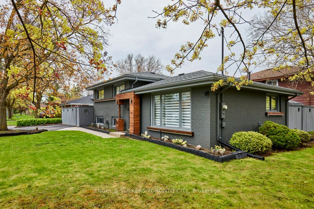 15 Lambert Drive Property Photo 2