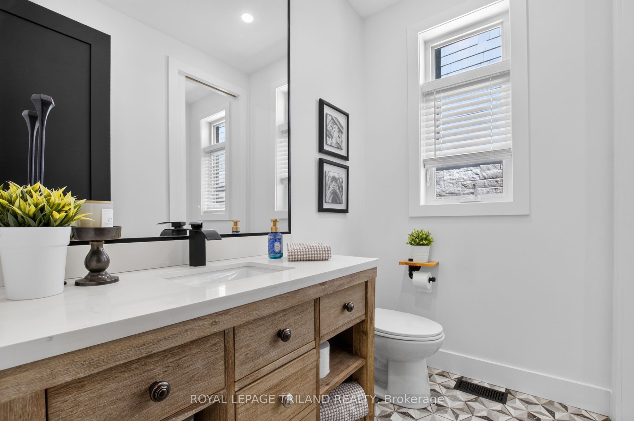 1757 Upper West Avenue Property Photo 9