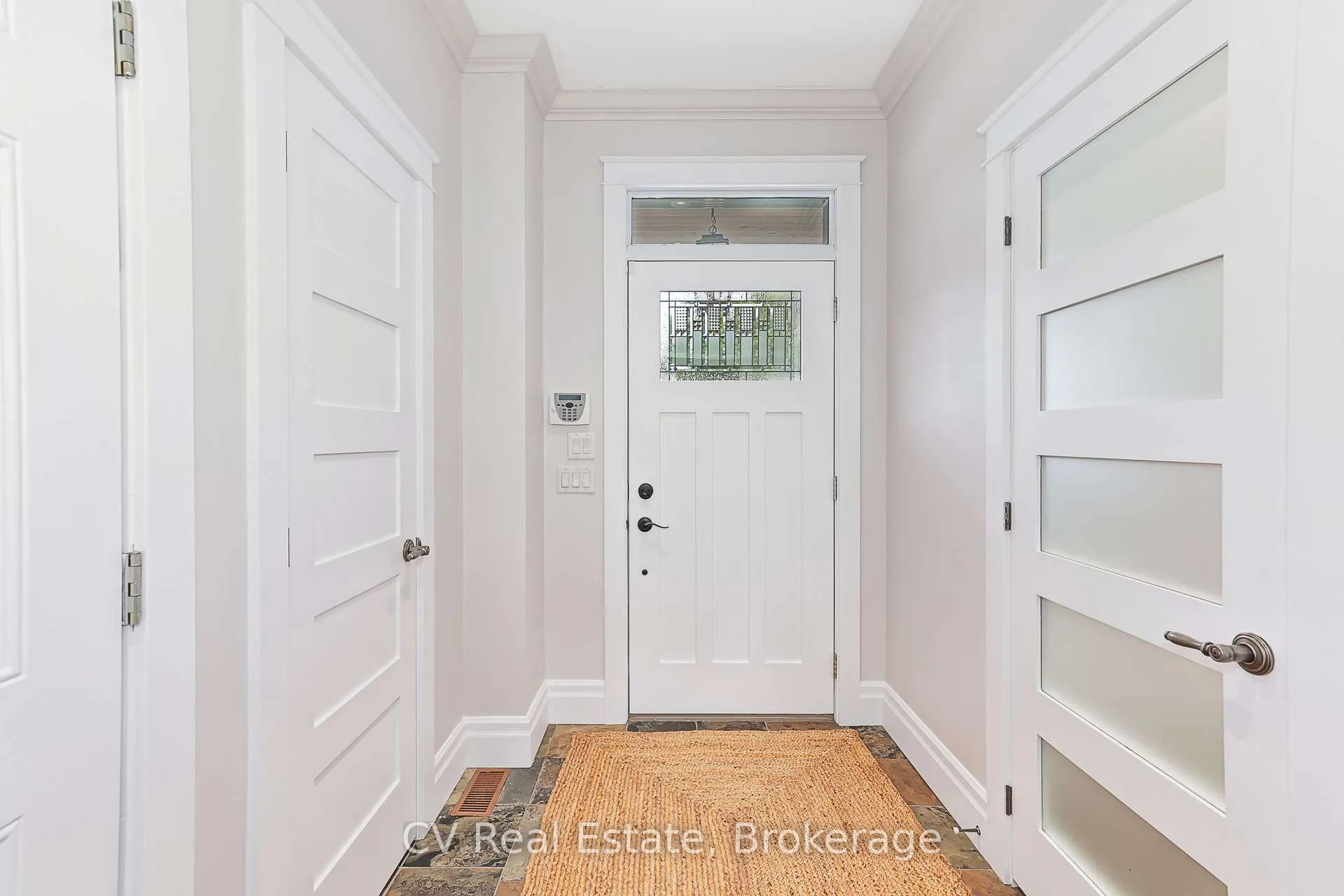 141 Snowbridge Way Property Photo 8