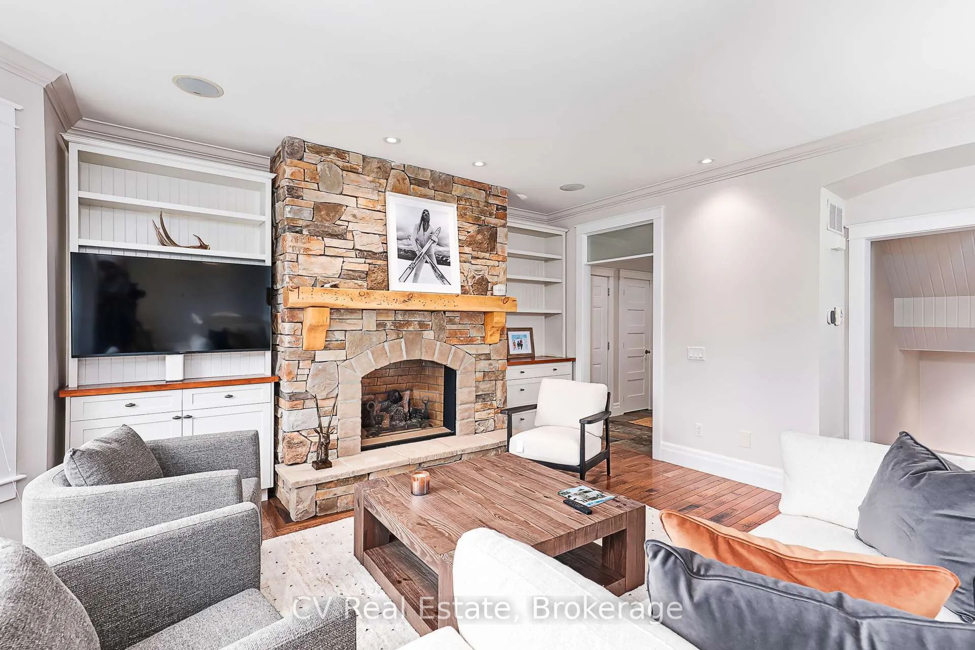 141 Snowbridge Way Property Photo 13