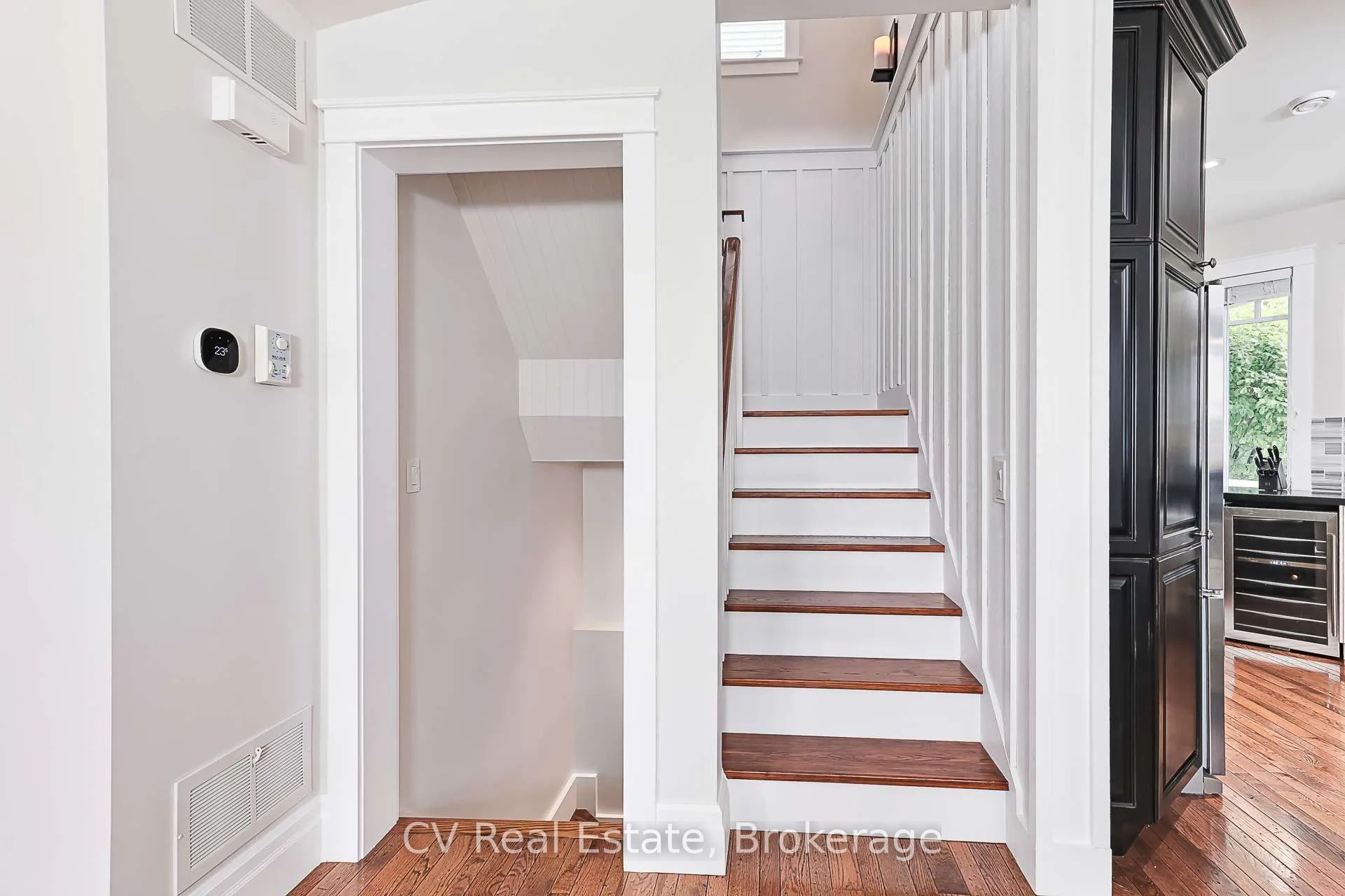 141 Snowbridge Way Property Photo 20
