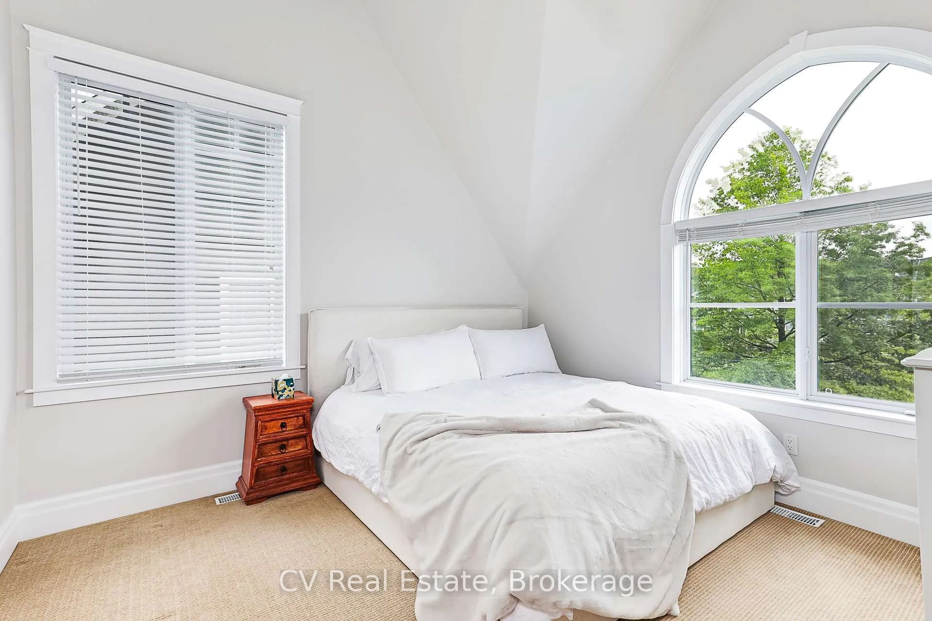 141 Snowbridge Way Property Photo 23