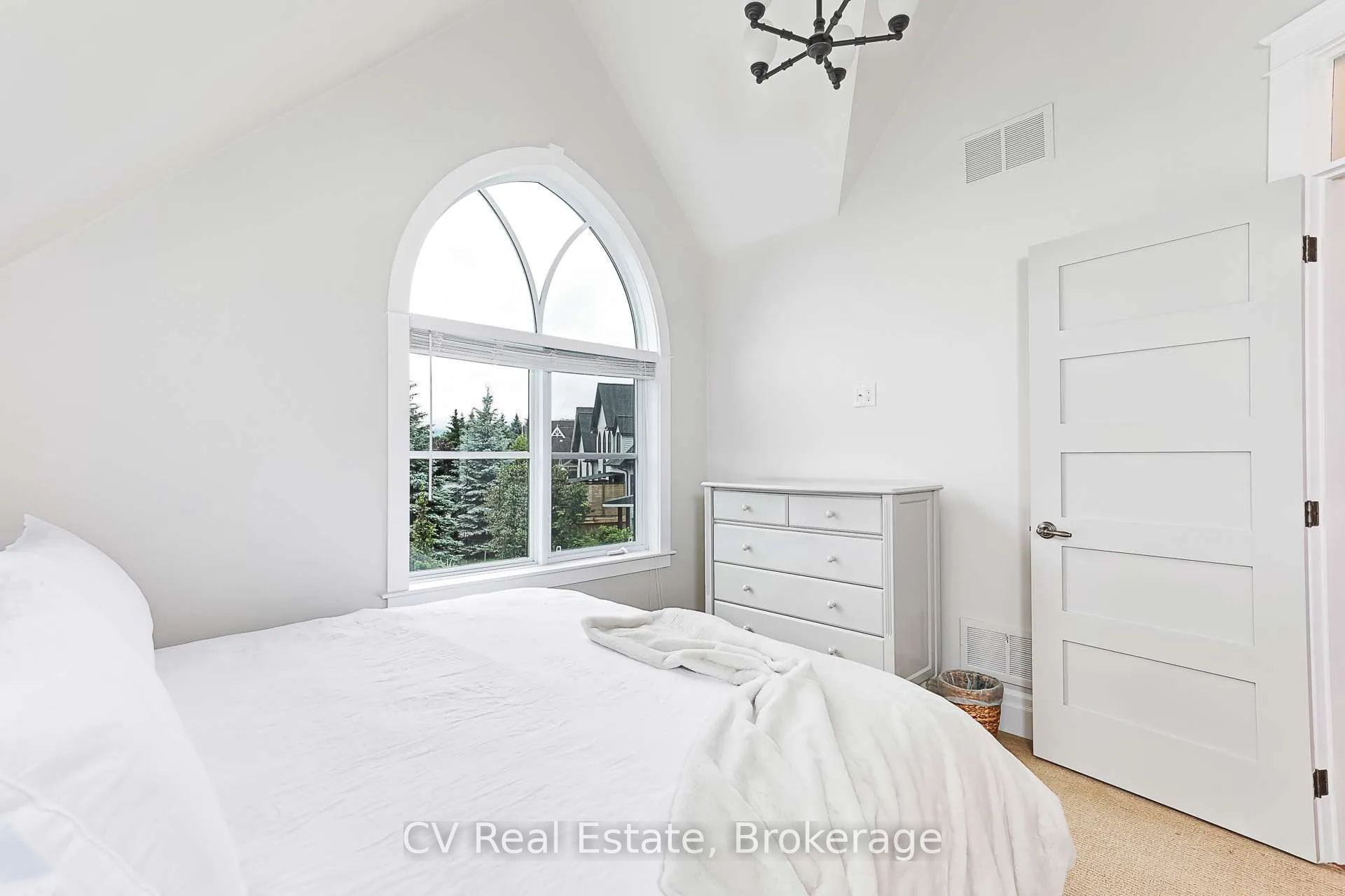 141 Snowbridge Way Property Photo 25