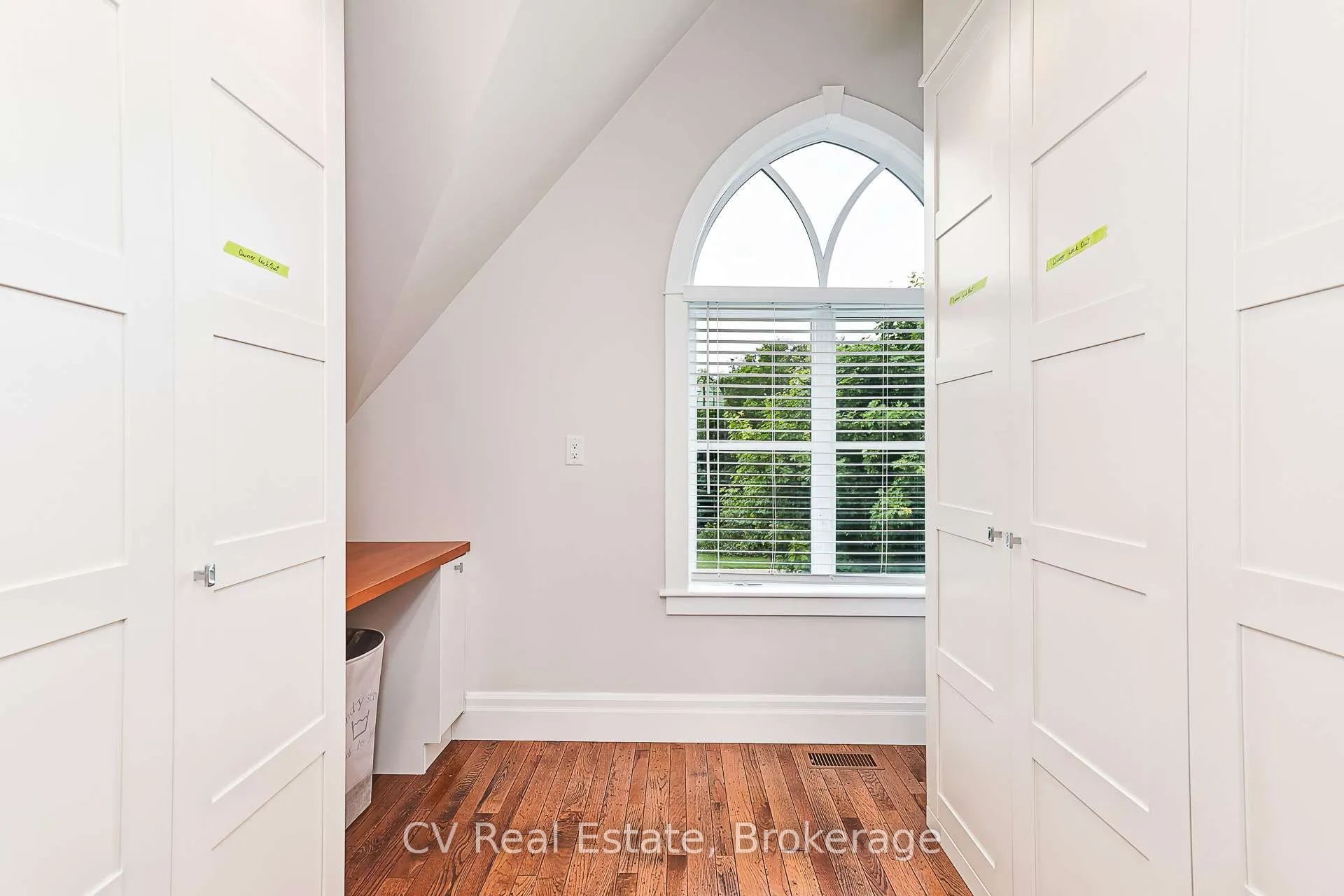141 Snowbridge Way Property Photo 30