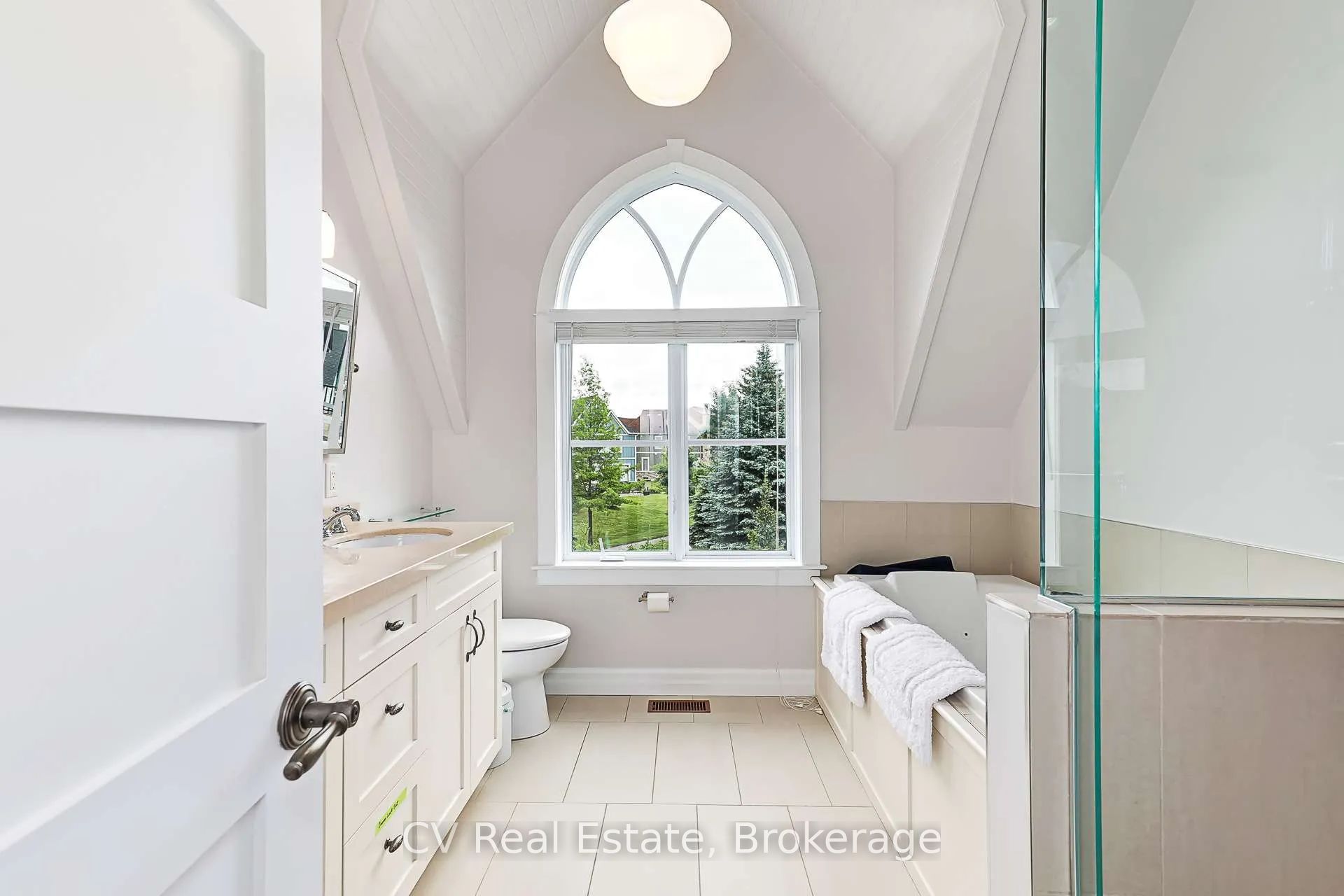 141 Snowbridge Way Property Photo 31