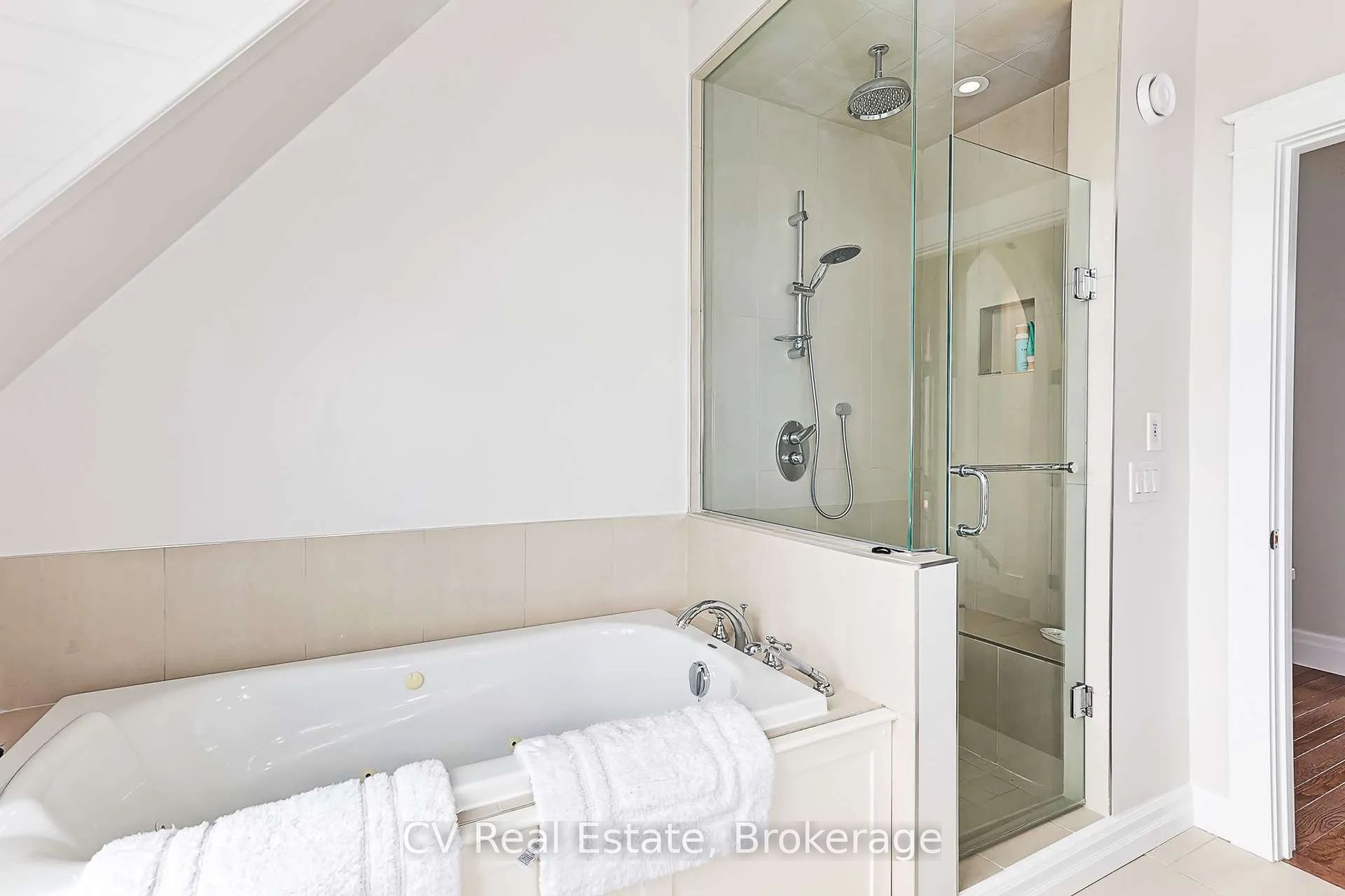 141 Snowbridge Way Property Photo 33