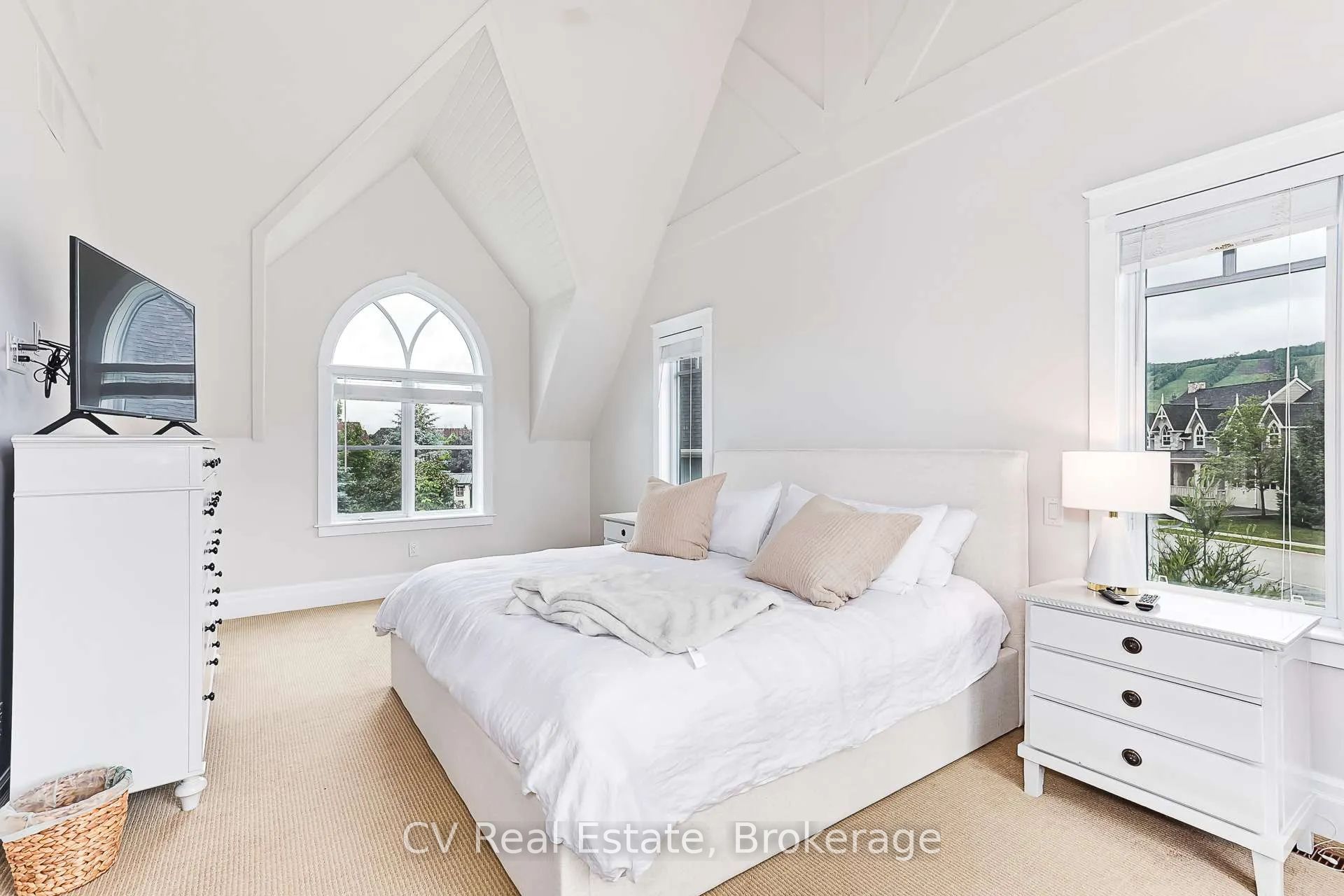 141 Snowbridge Way Property Photo 34