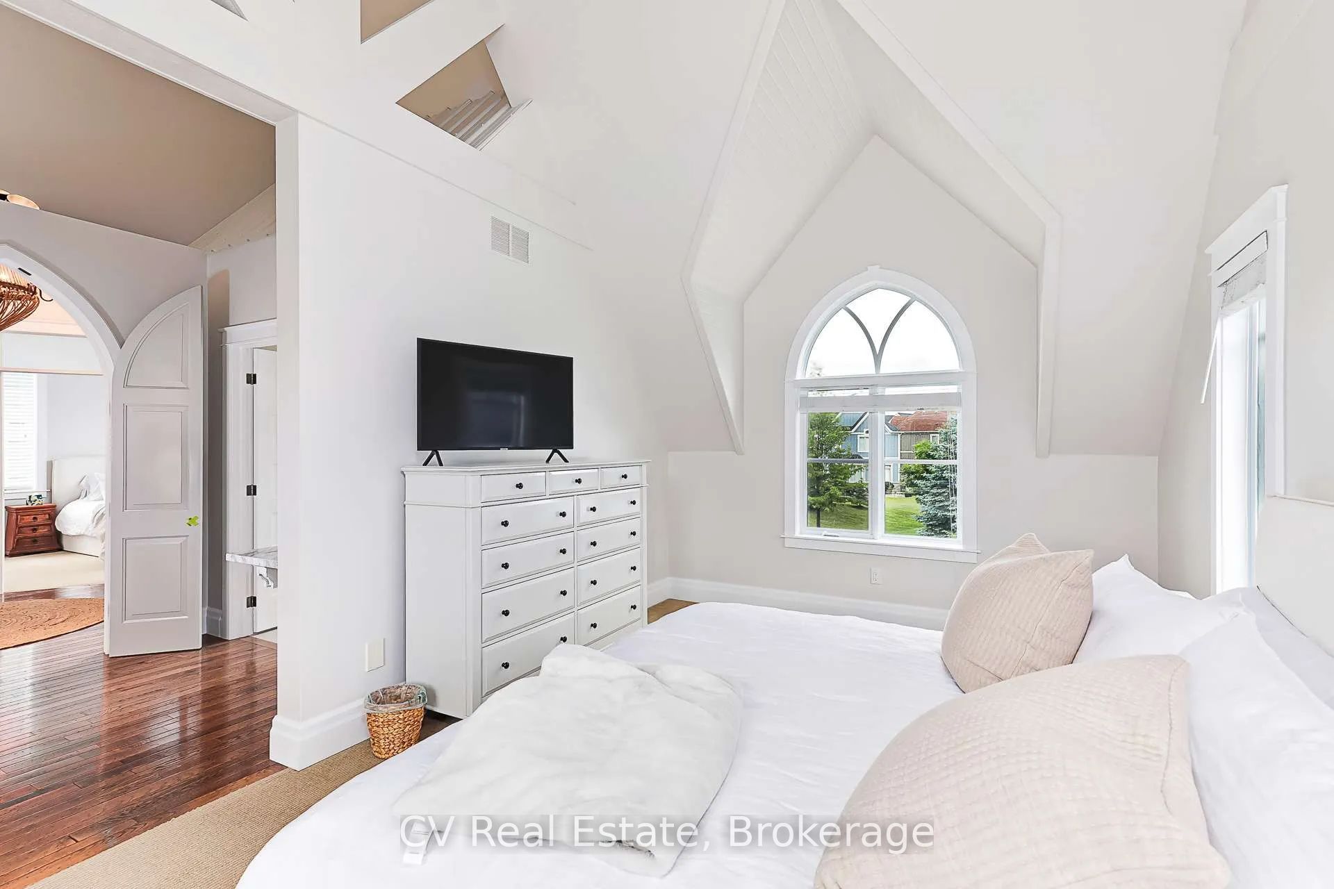 141 Snowbridge Way Property Photo 35