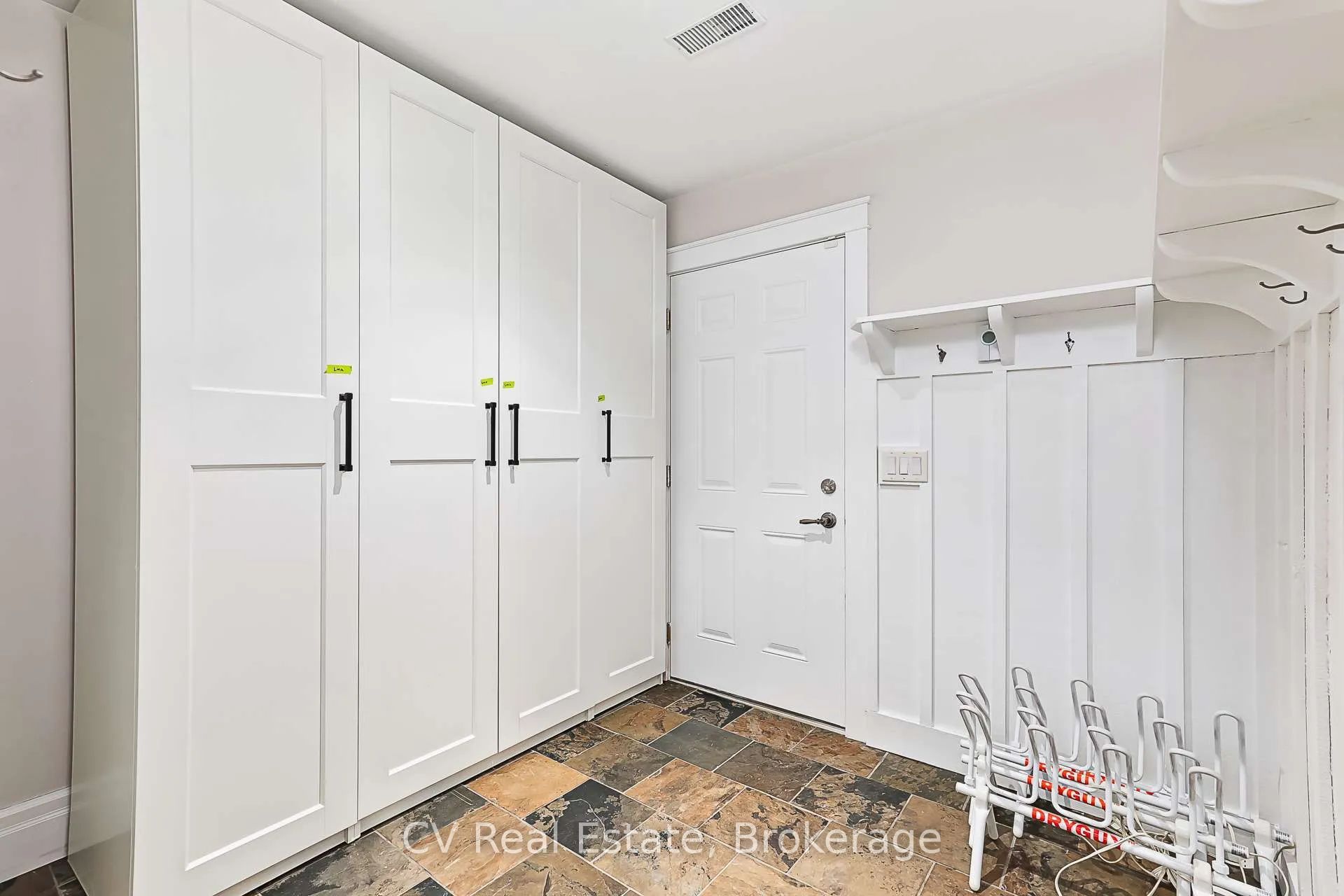 141 Snowbridge Way Property Photo 39