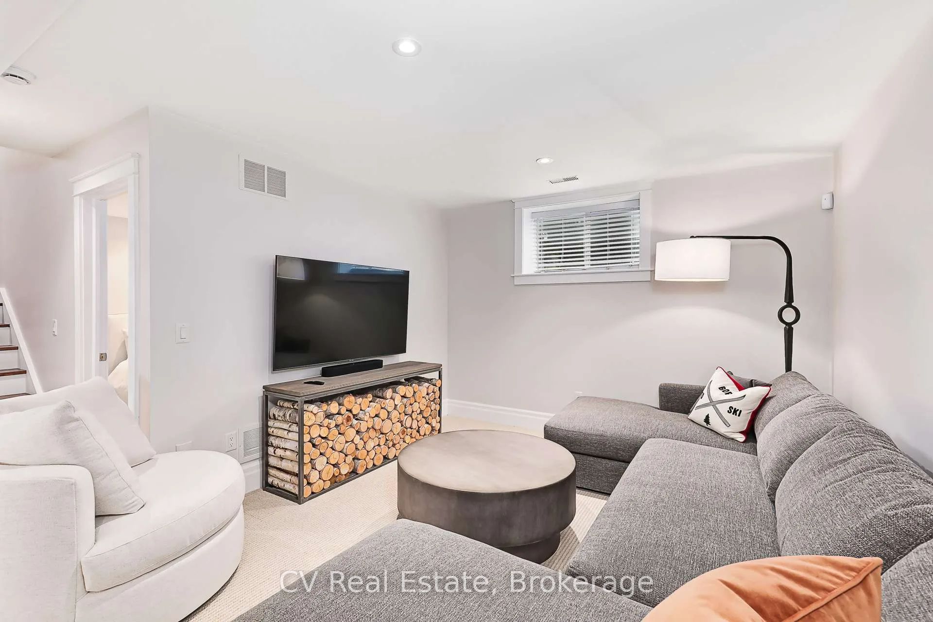 141 Snowbridge Way Property Photo 41