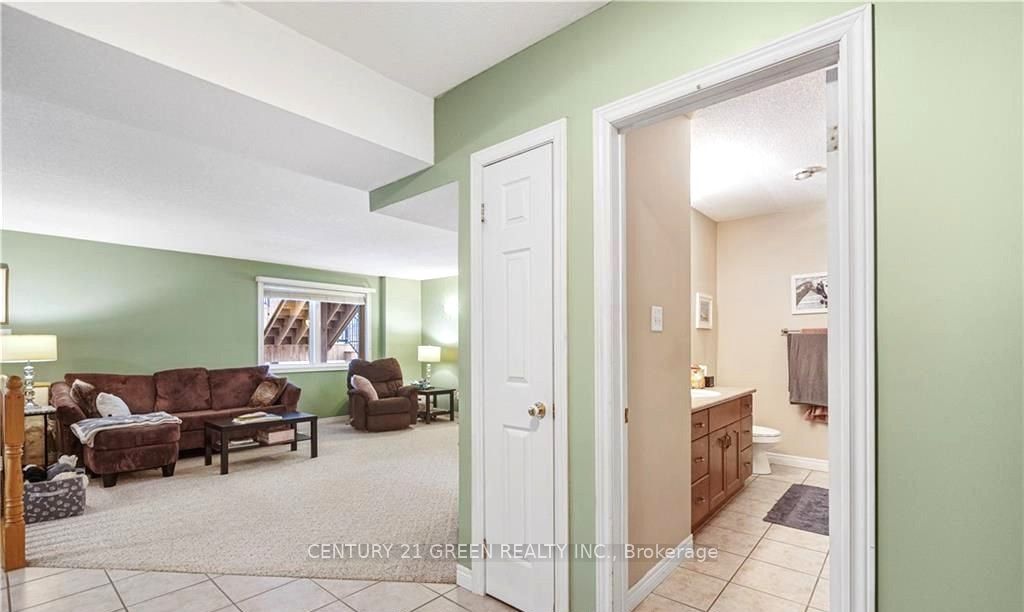 17 Jean Anderson Crescent Lower Property Photo 8